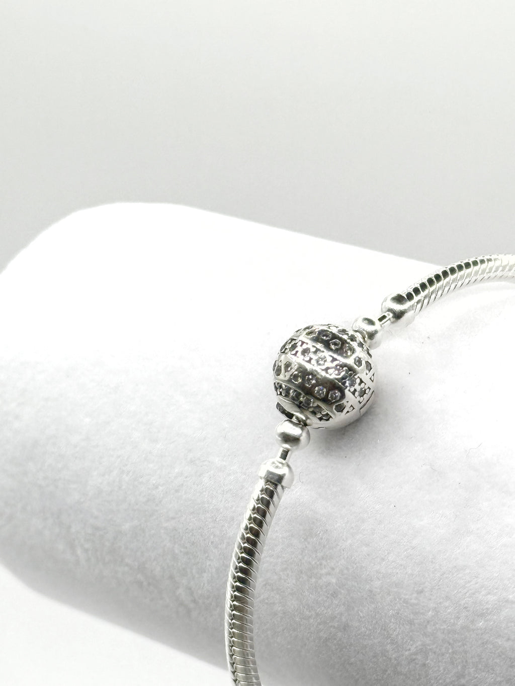 Pulsera flexible broche bolita líneas tribales