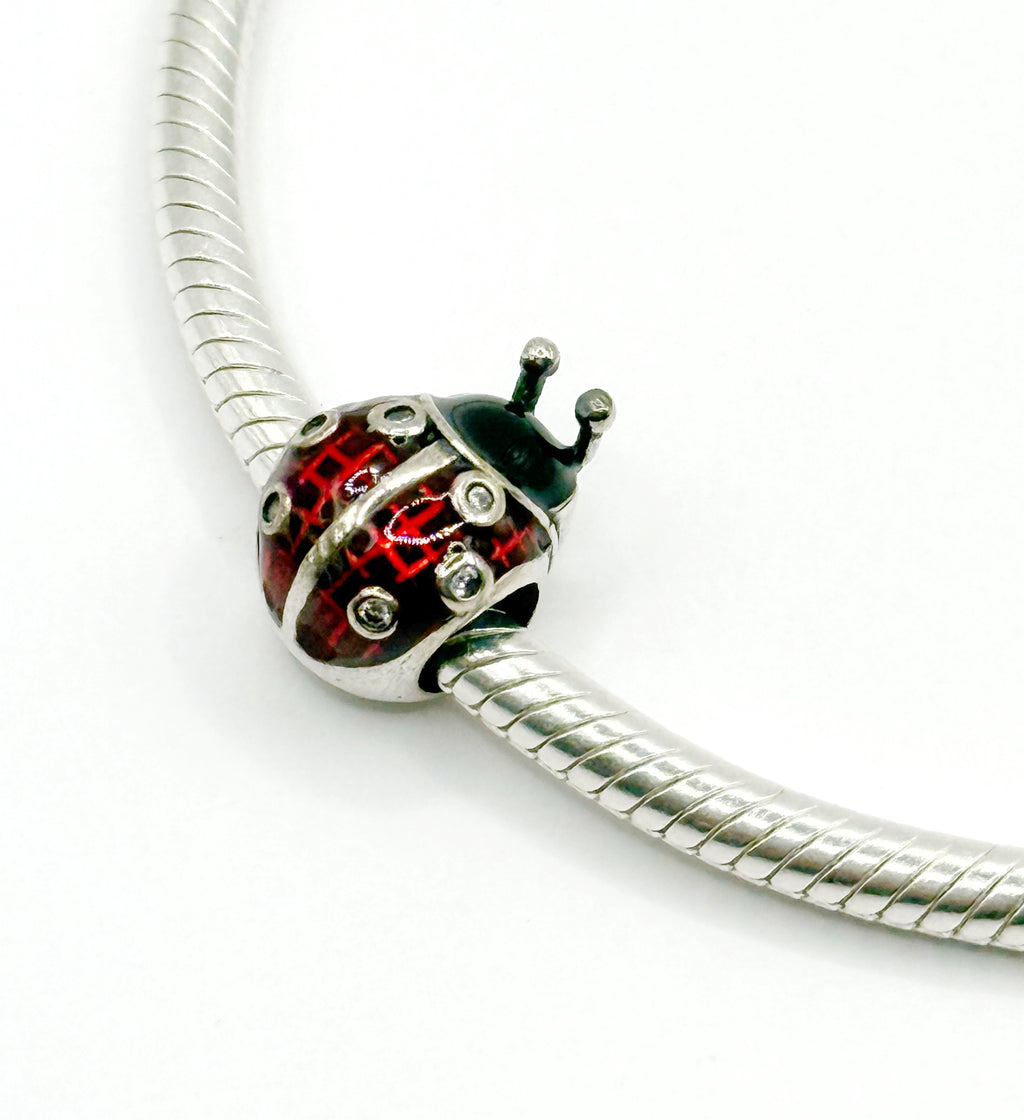 Charm San Antonio esmaltado rojo