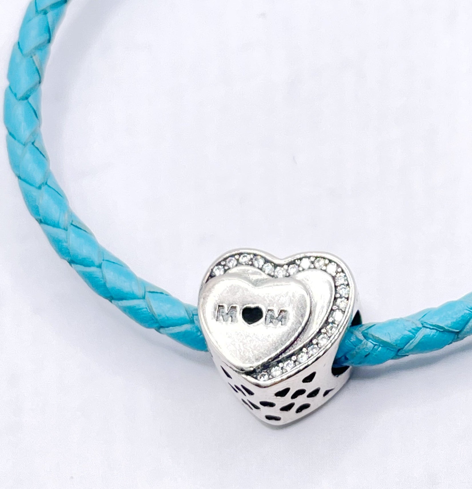 Charm Corazón Mom dentro de corazón con borde de circonias