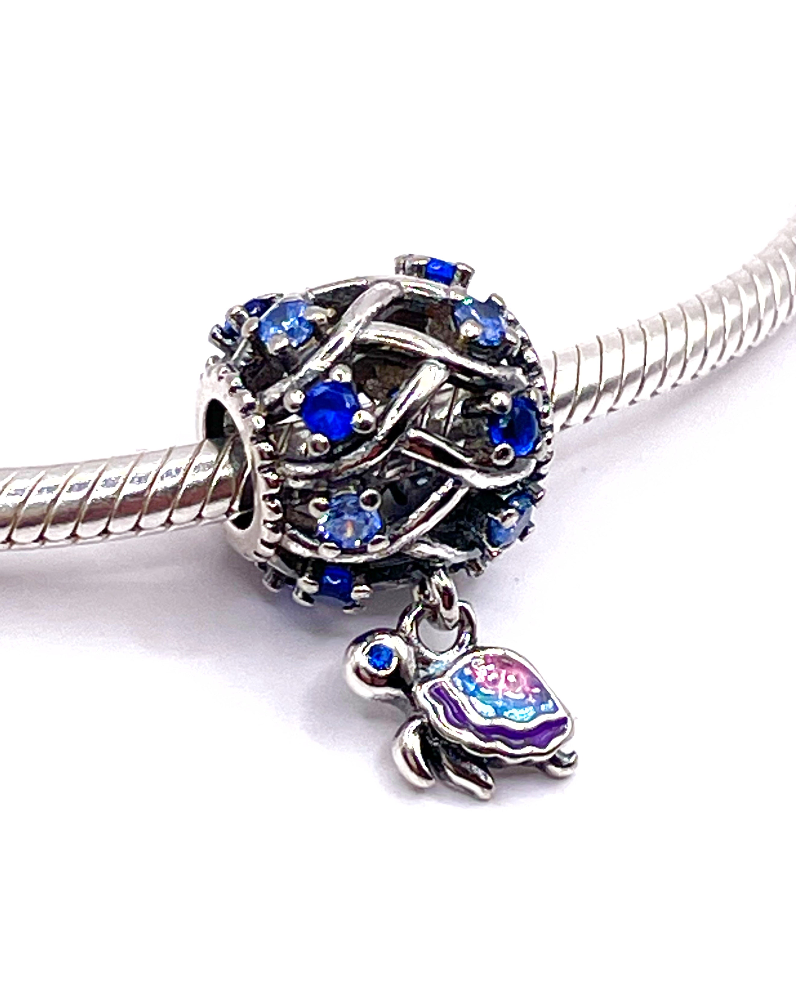 Charm Tortuguita colgante y circonias azules