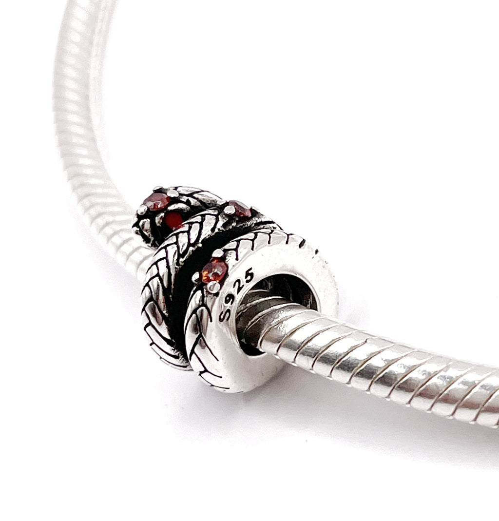 Charm Serpiente enroscada con circonias anaranjadas