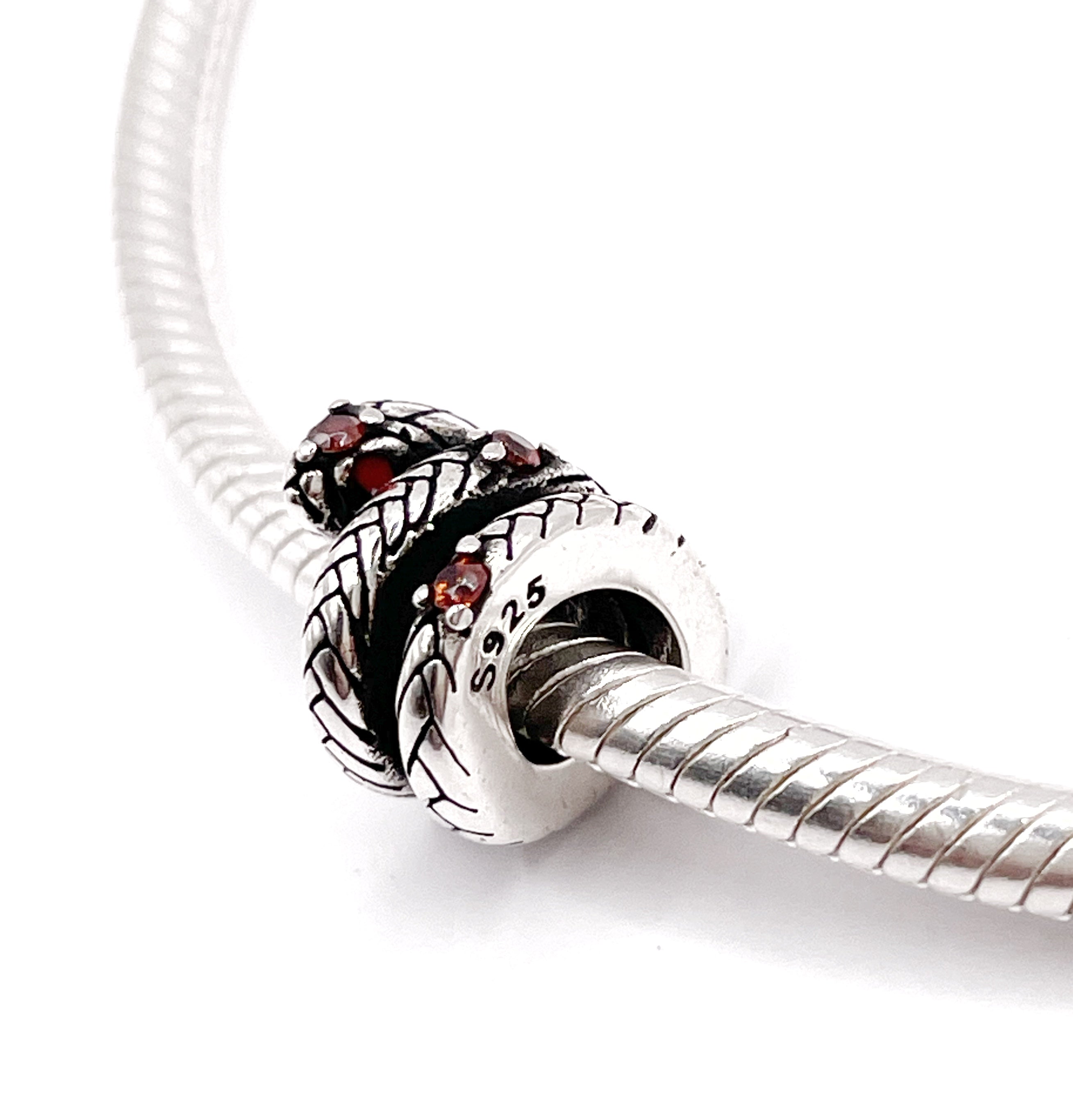 Charm Serpiente enroscada con circonias anaranjadas