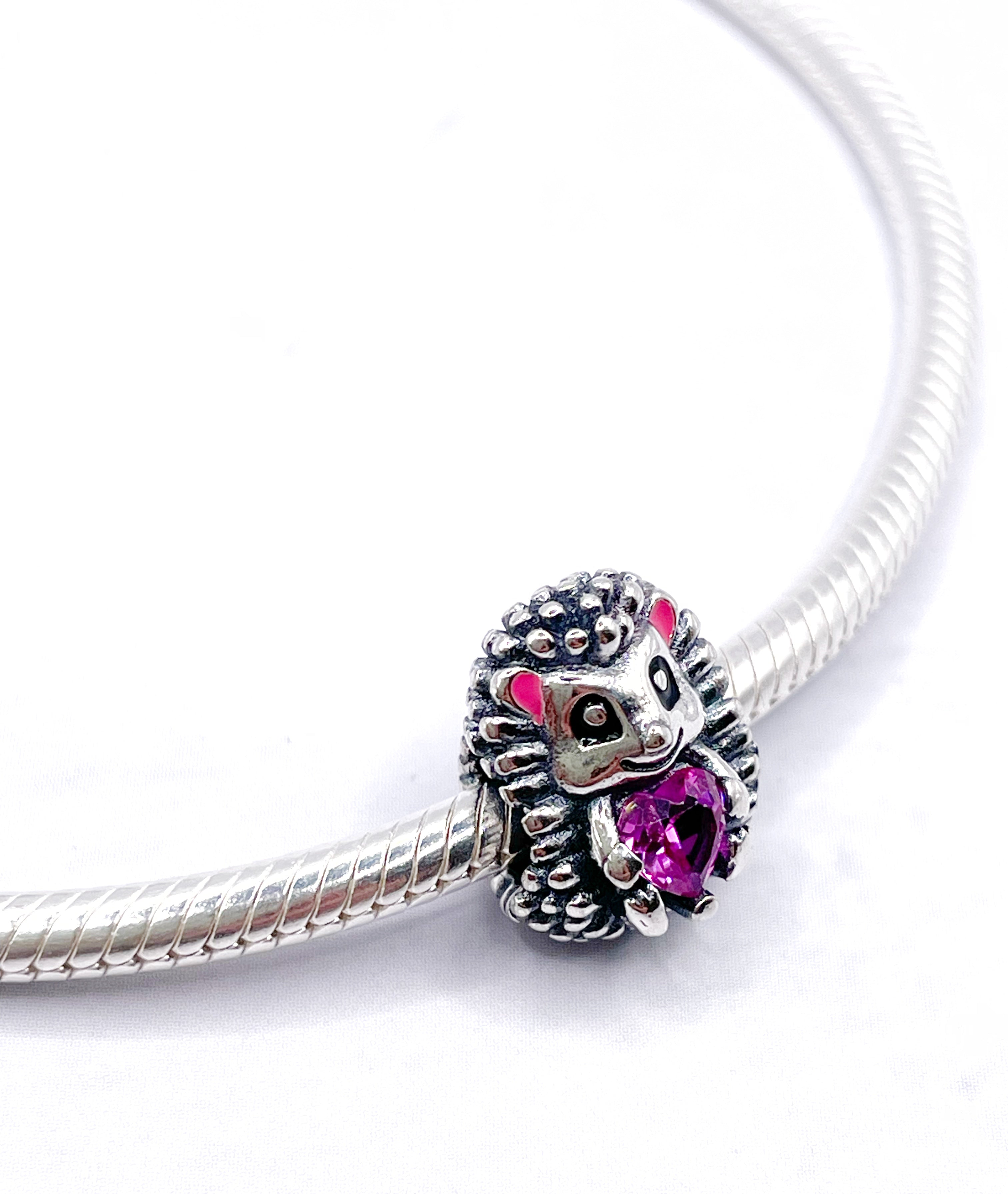 Charm Erizo con corazón rosado