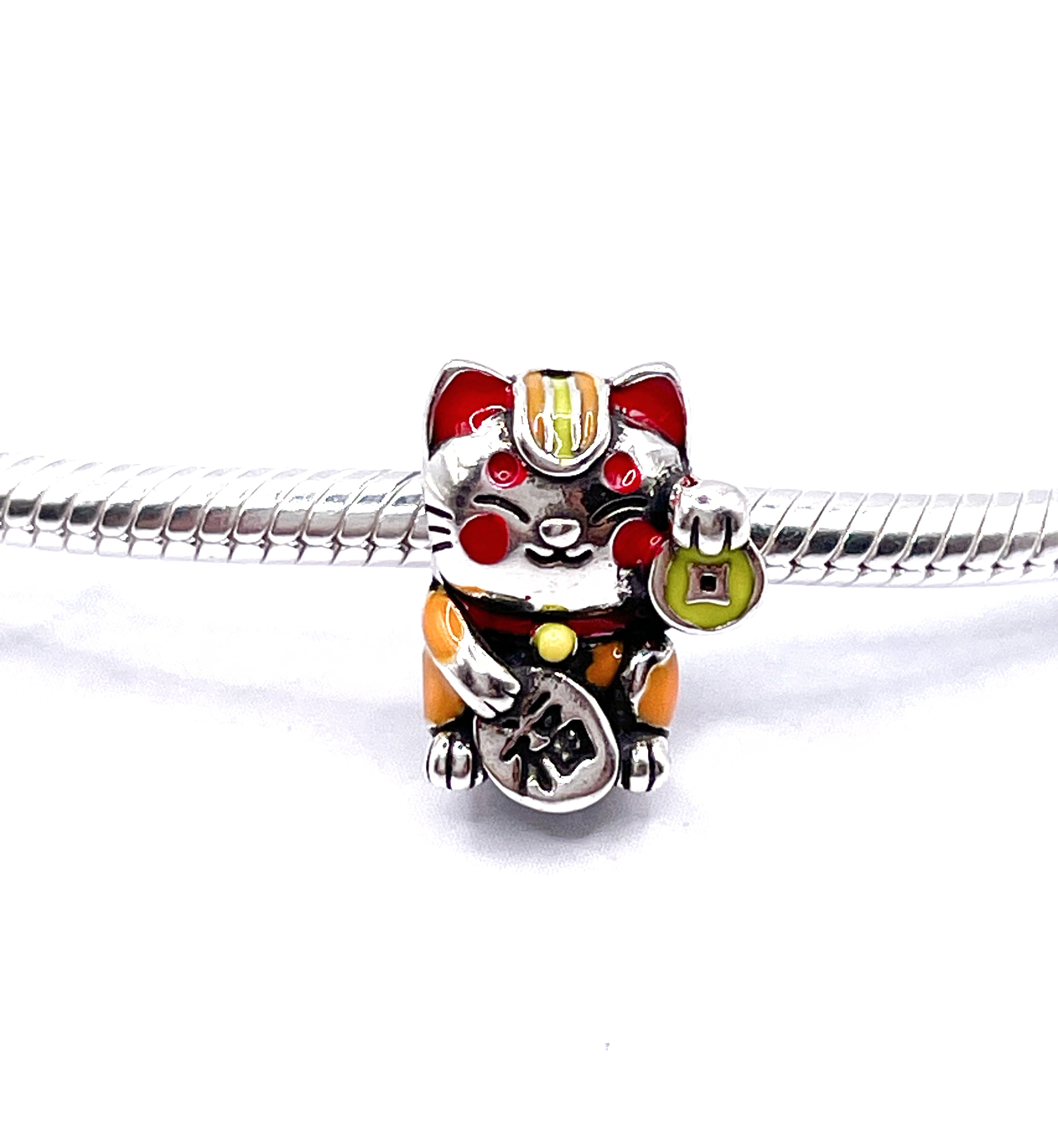 Charm Maneki-neko y moneda