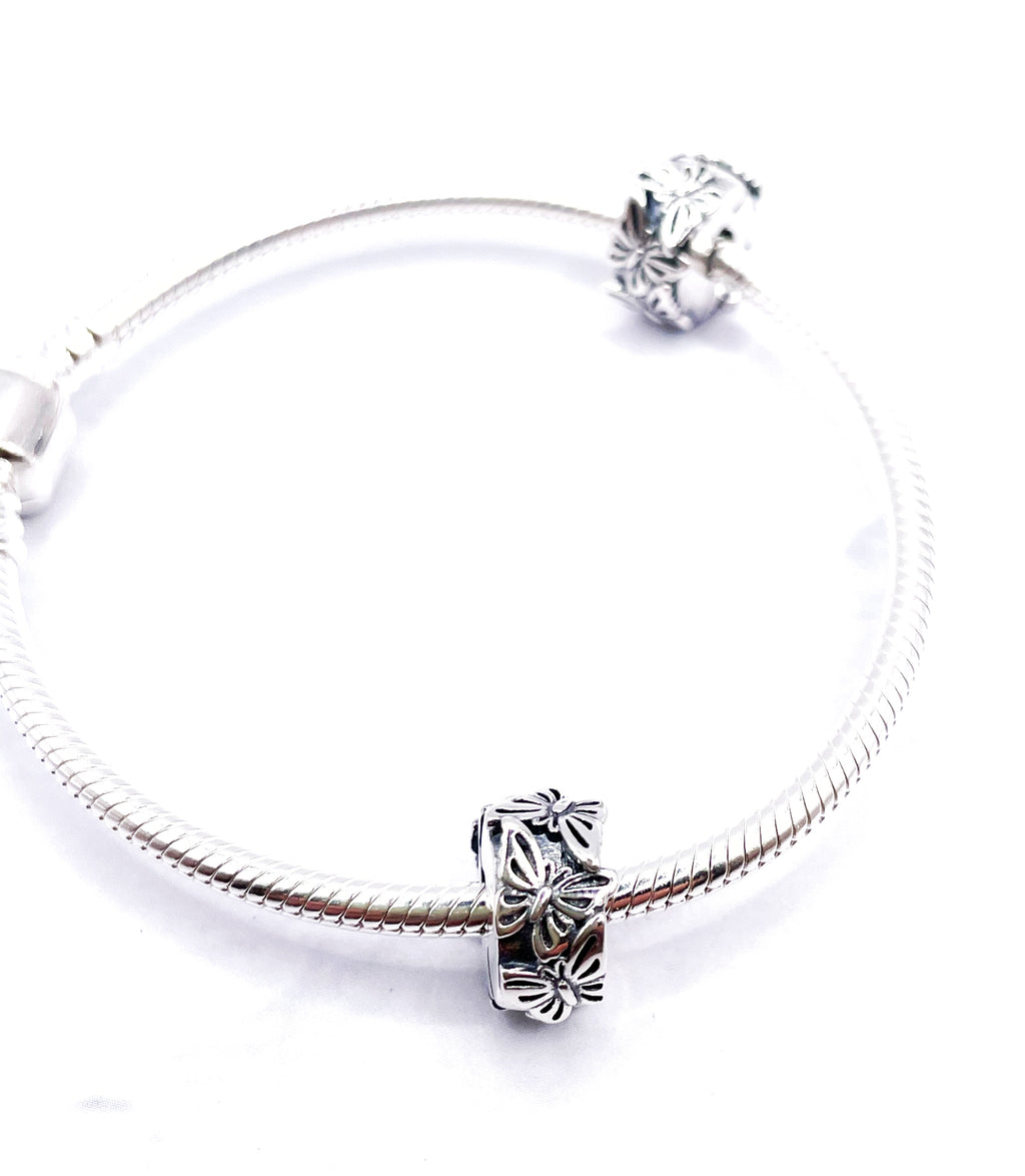 Charms Par de Fijadores clip de mariposas caladas