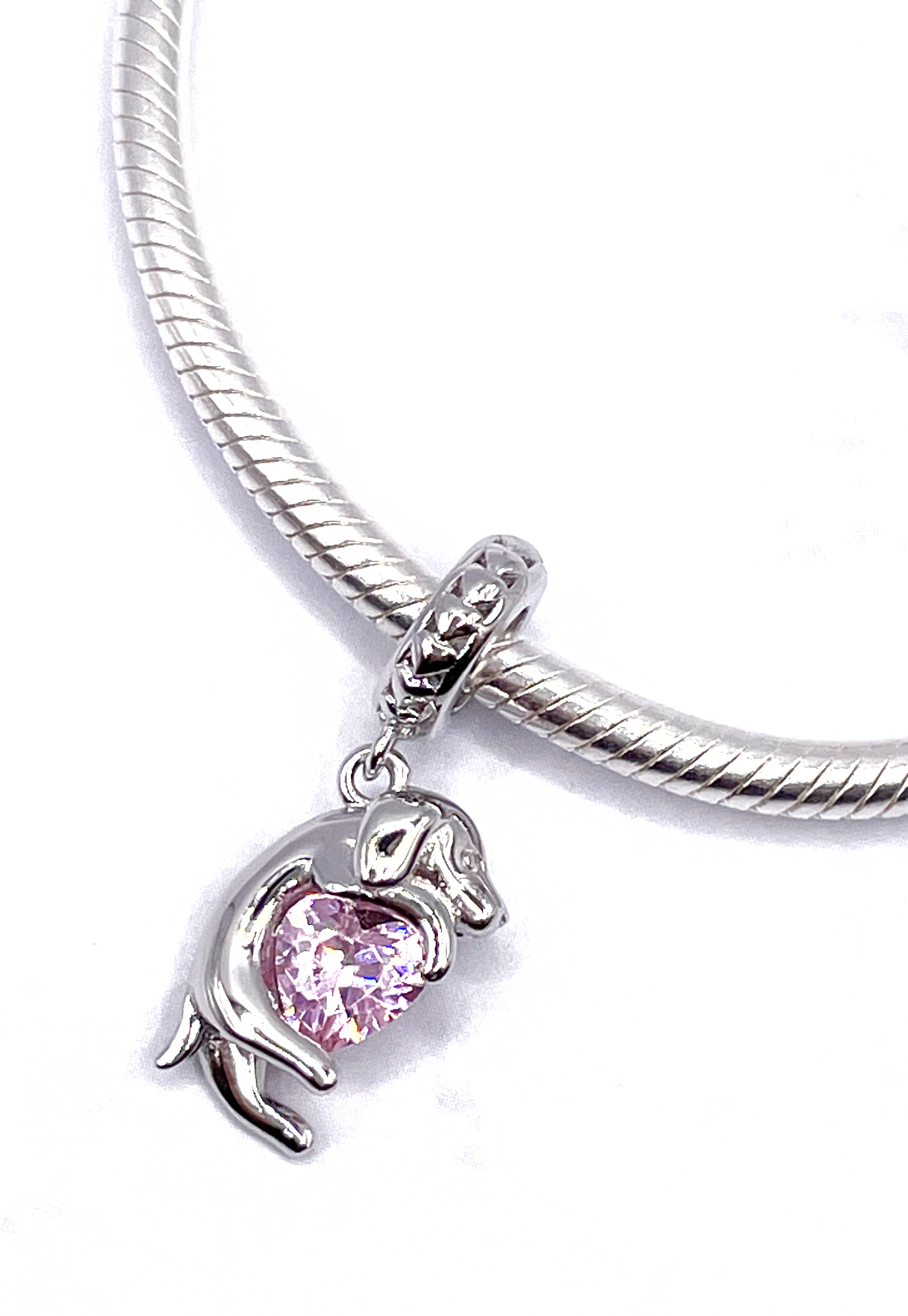 Charm Salchicha con corazón rosado