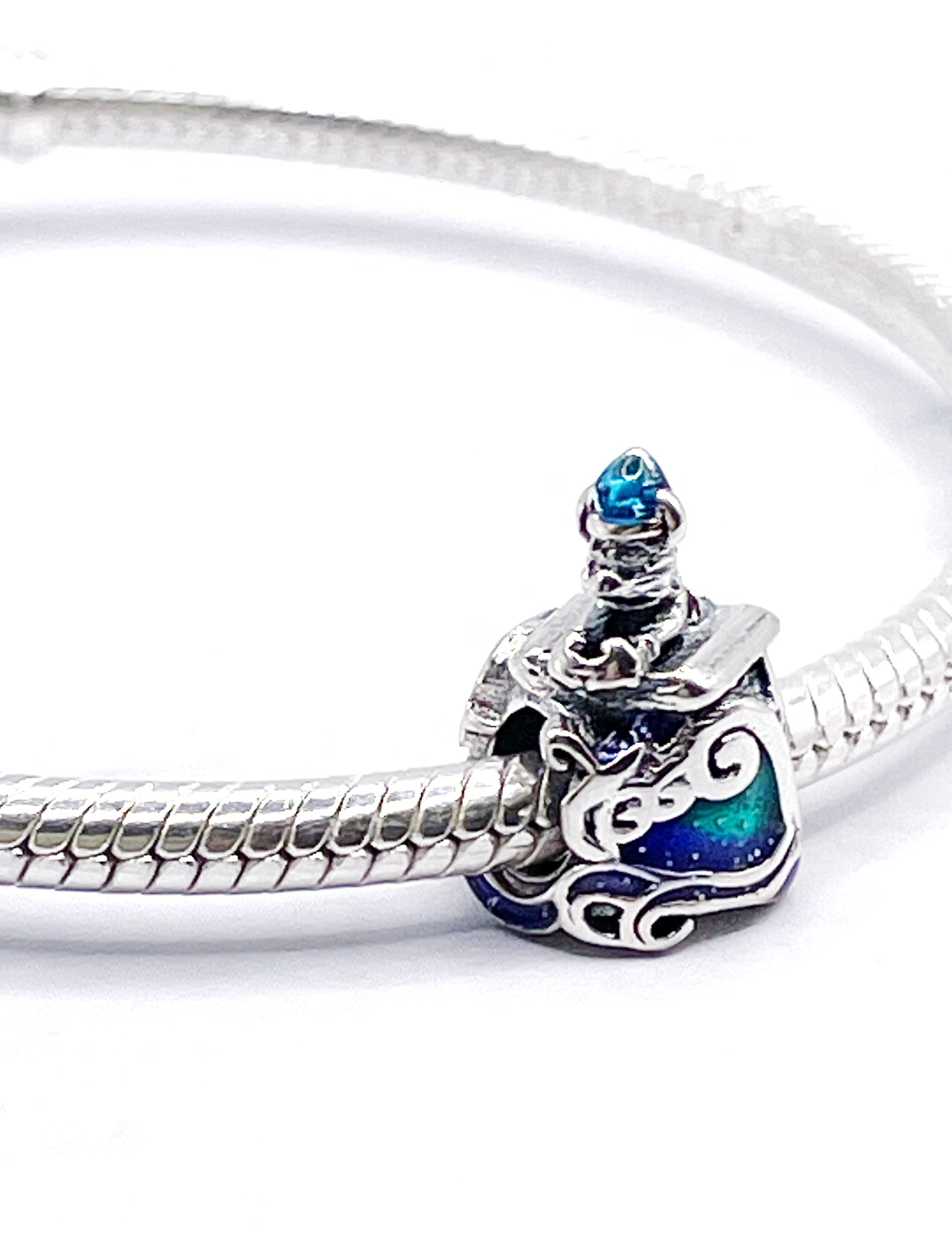 Charm Mickey hechicero y libro