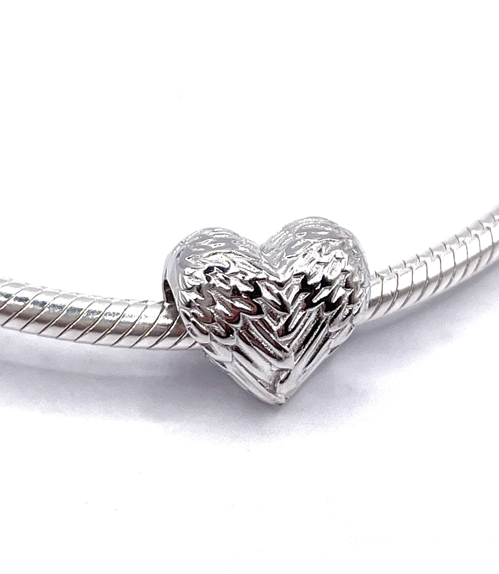 Charm Corazón con alas y piedra tornasolada