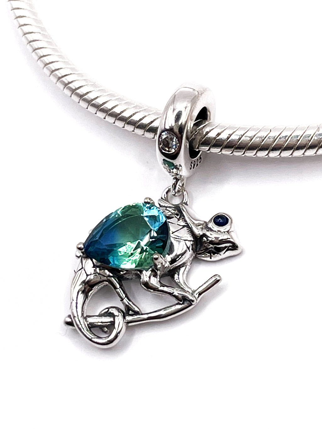 Charm Camaleón con piedra de dos tonos