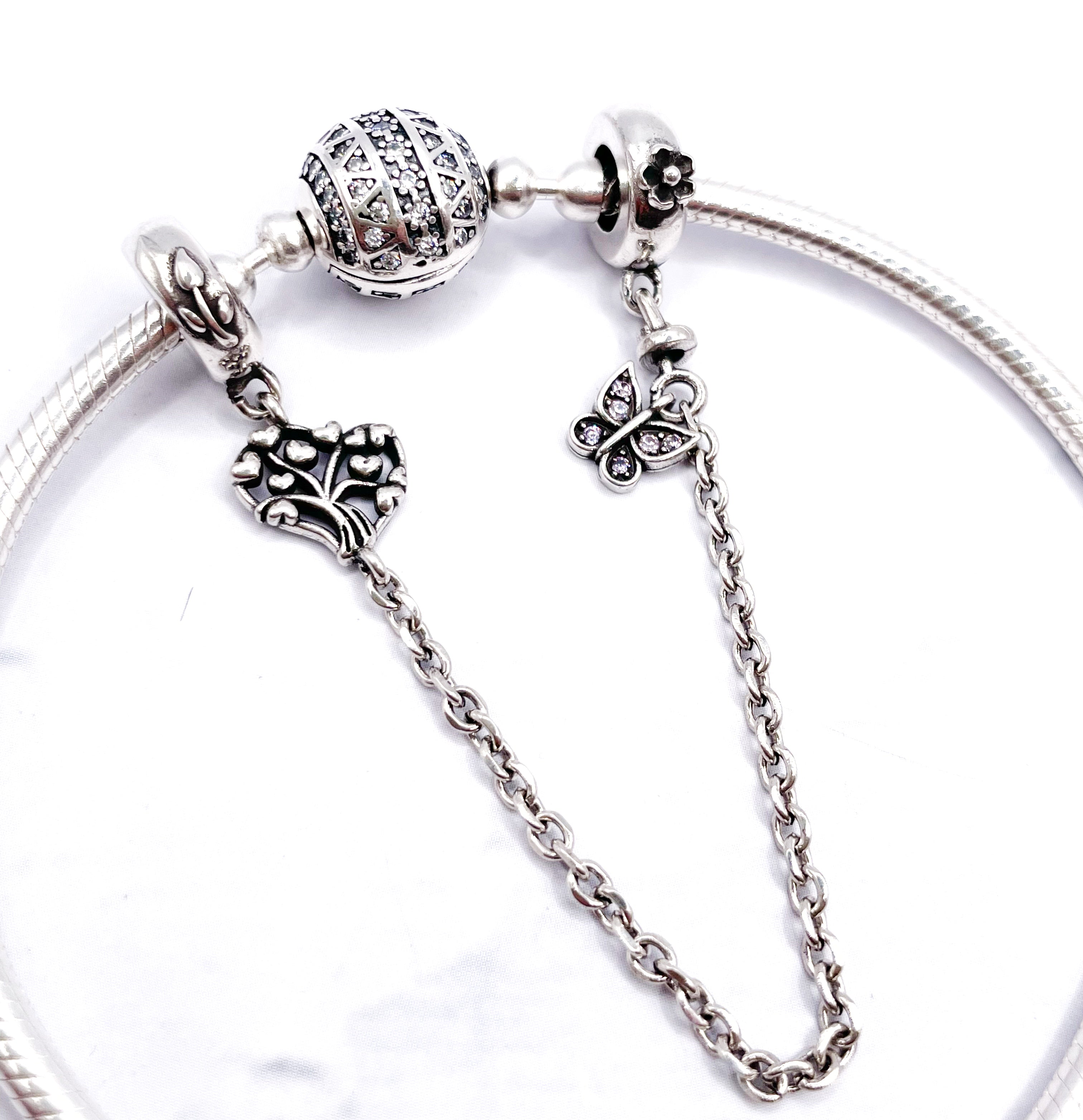 Cadena de seguridad de corazón árbol y mariposa