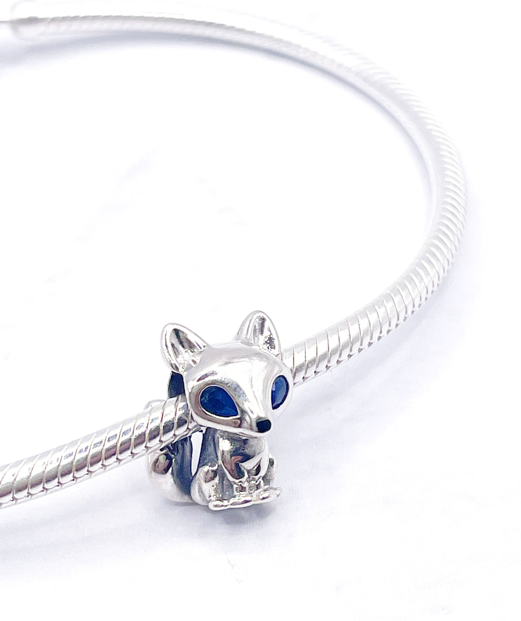 Charm Zorro de ojos azules