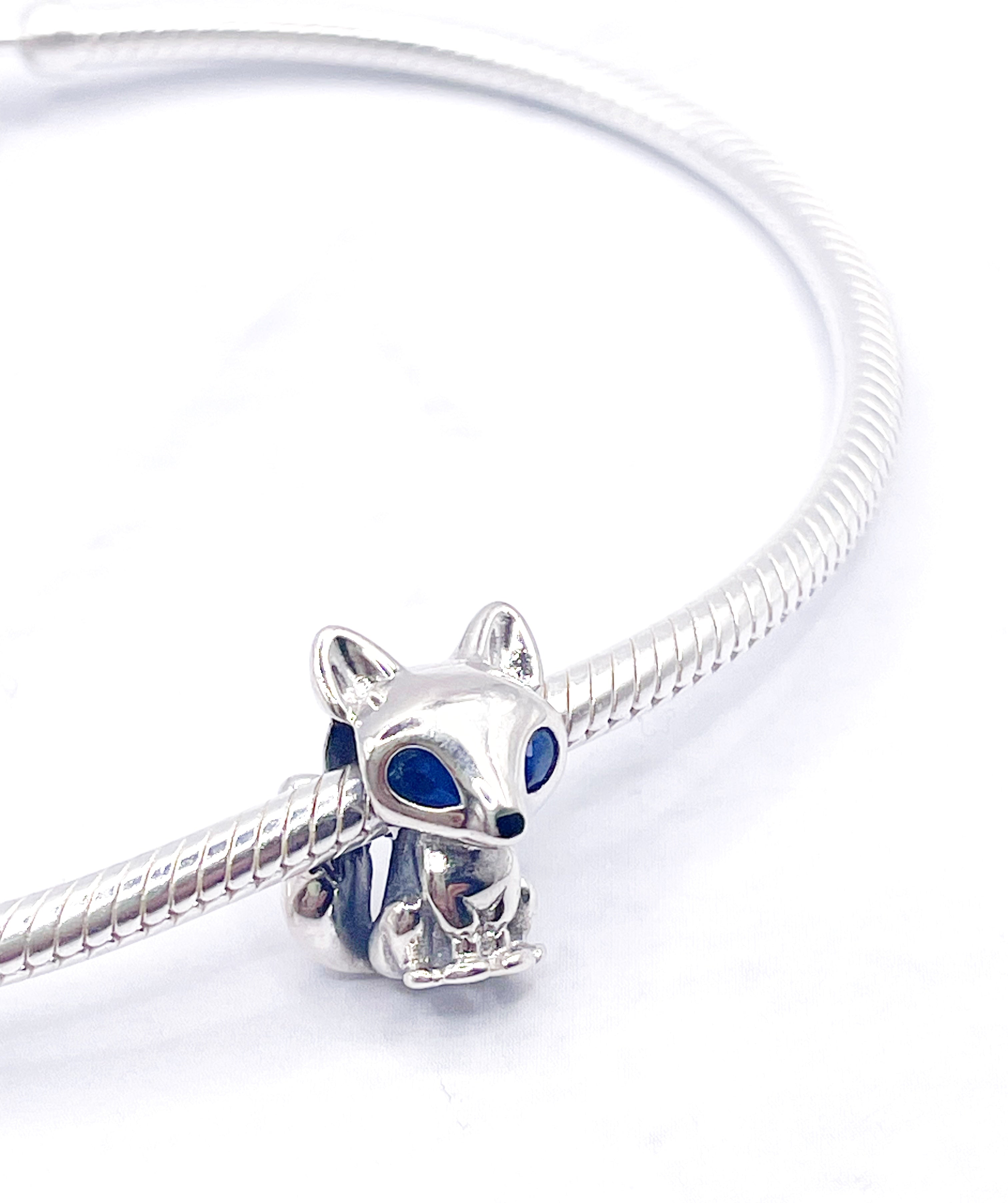 Charm Zorro de ojos azules