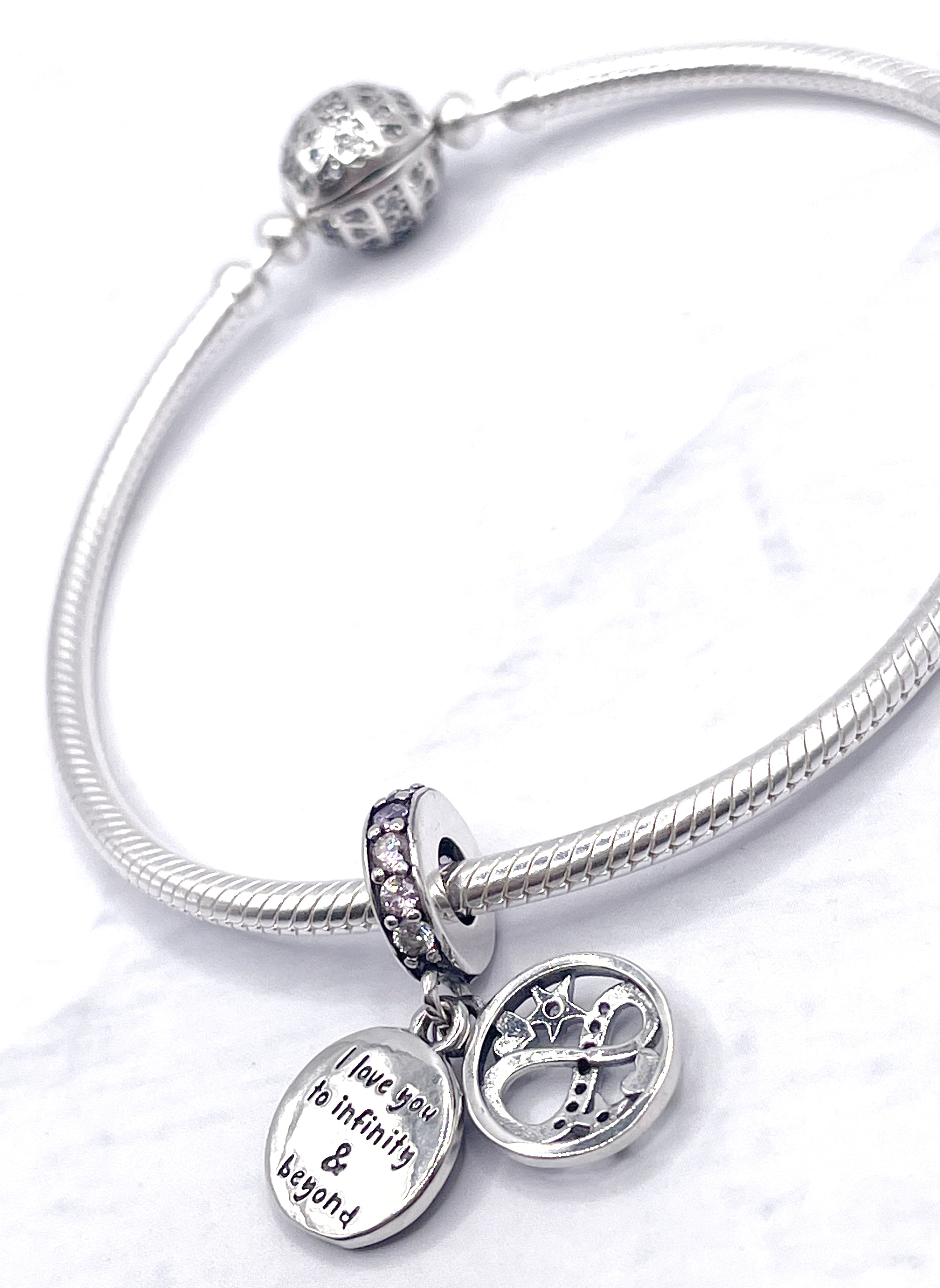 Charm Medalla violeta infinito “Te amo hasta el infinito y más allá”