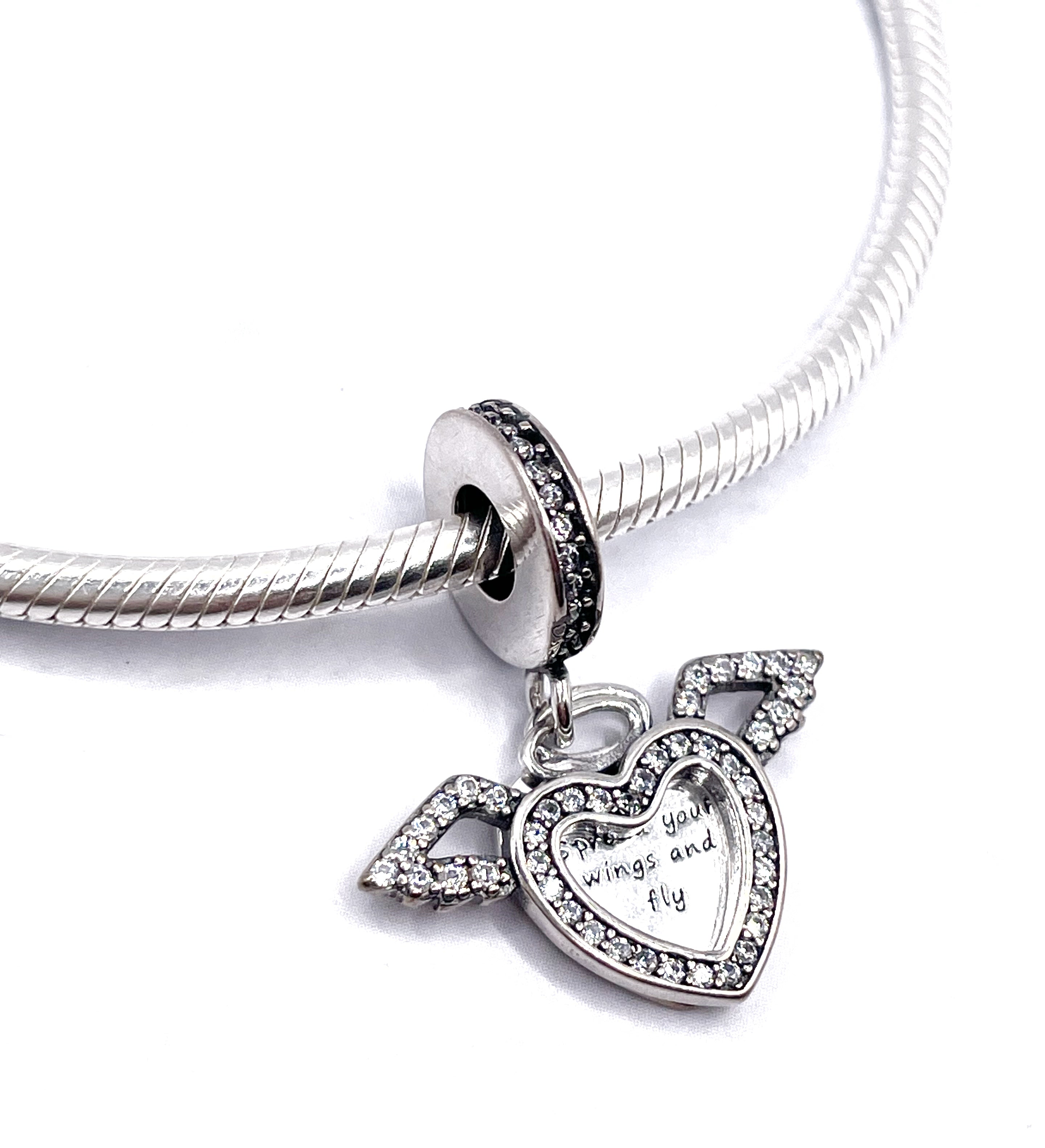 Charm Medalla angel “Abre tus alas y vuela”