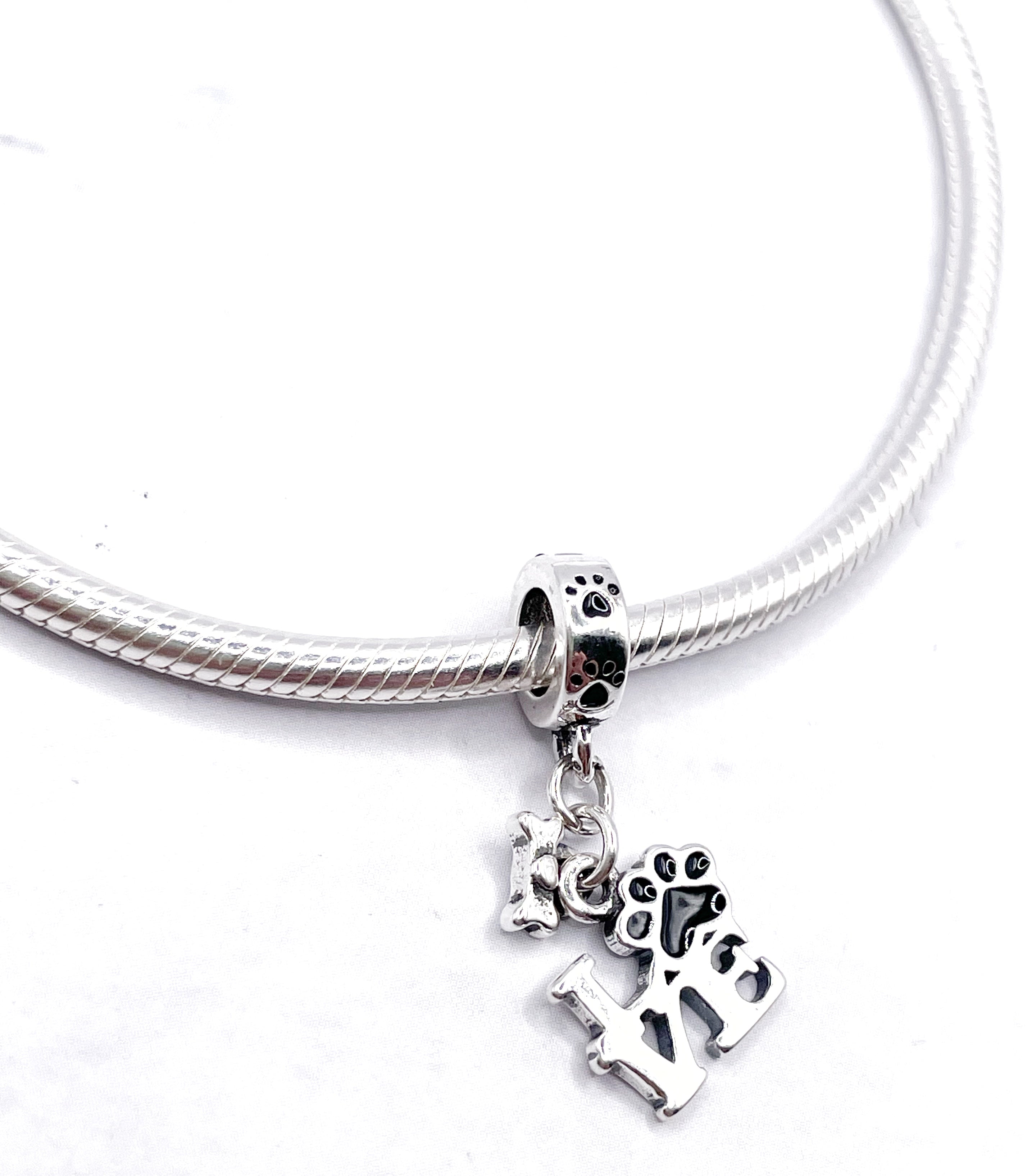 Charm Love huella negra y moña