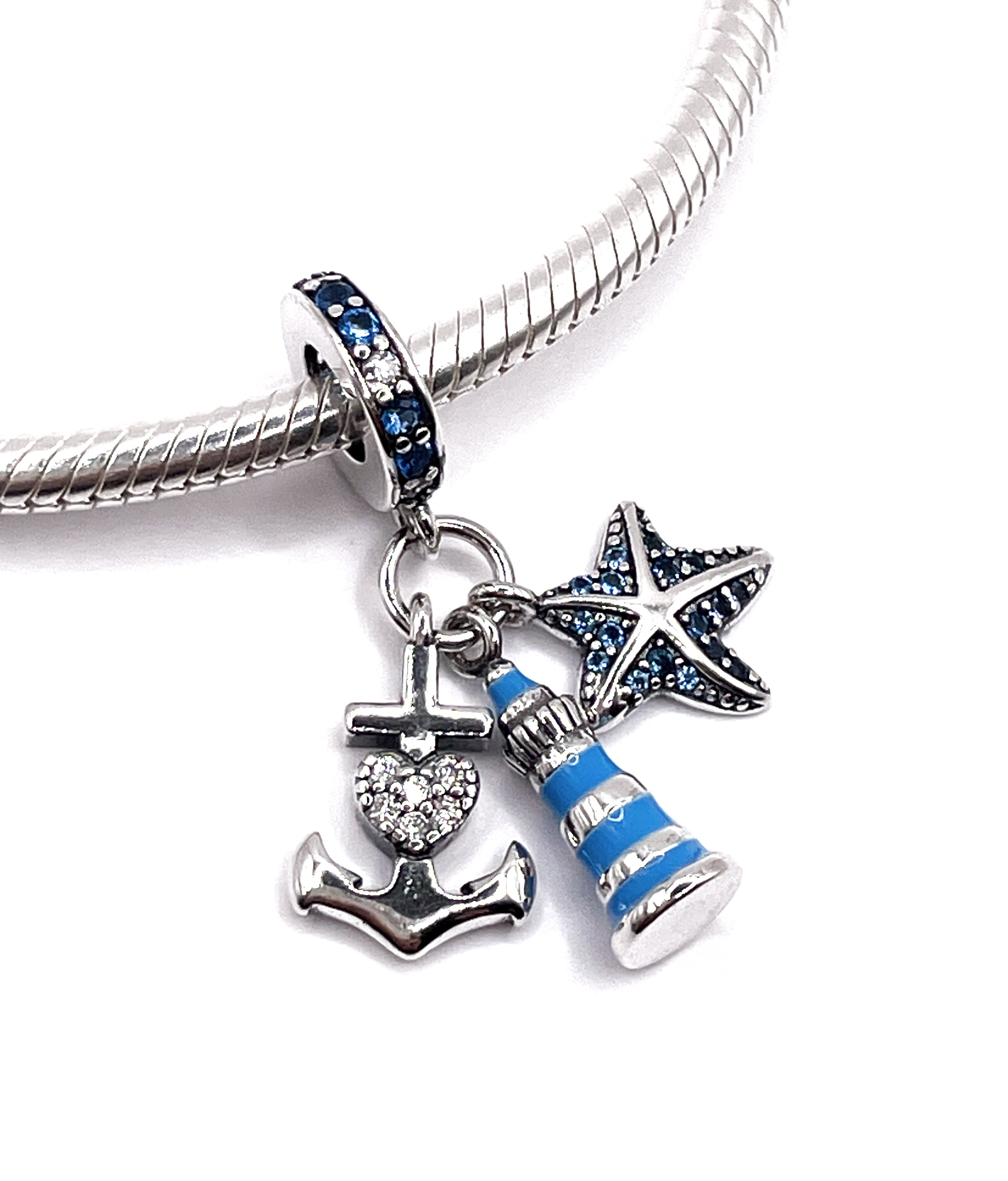 Charm Faro celeste, ancla con corazón y estrella de mar