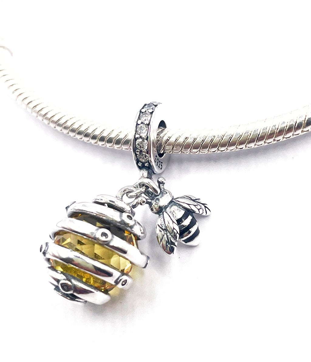 Charm Abeja con colmena