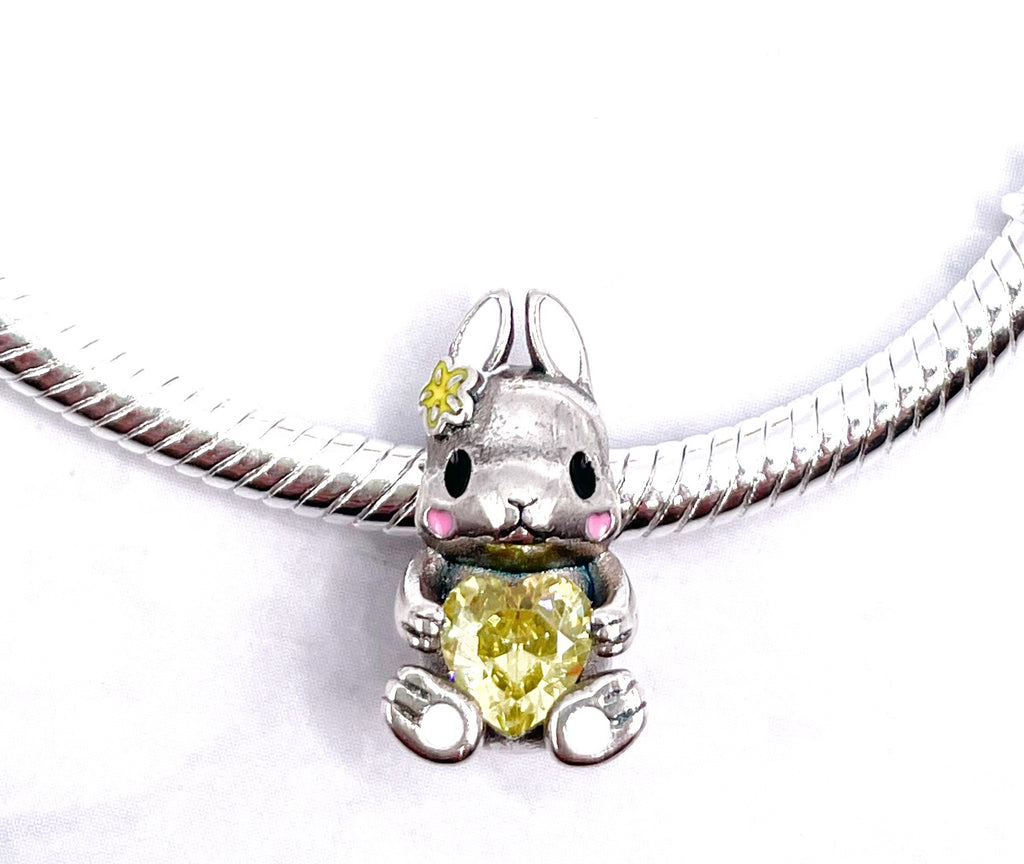 Charm Coneja con corazón amarillo