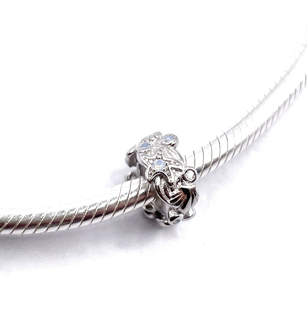 Charms Par de Fijadores marinos con circonias mate