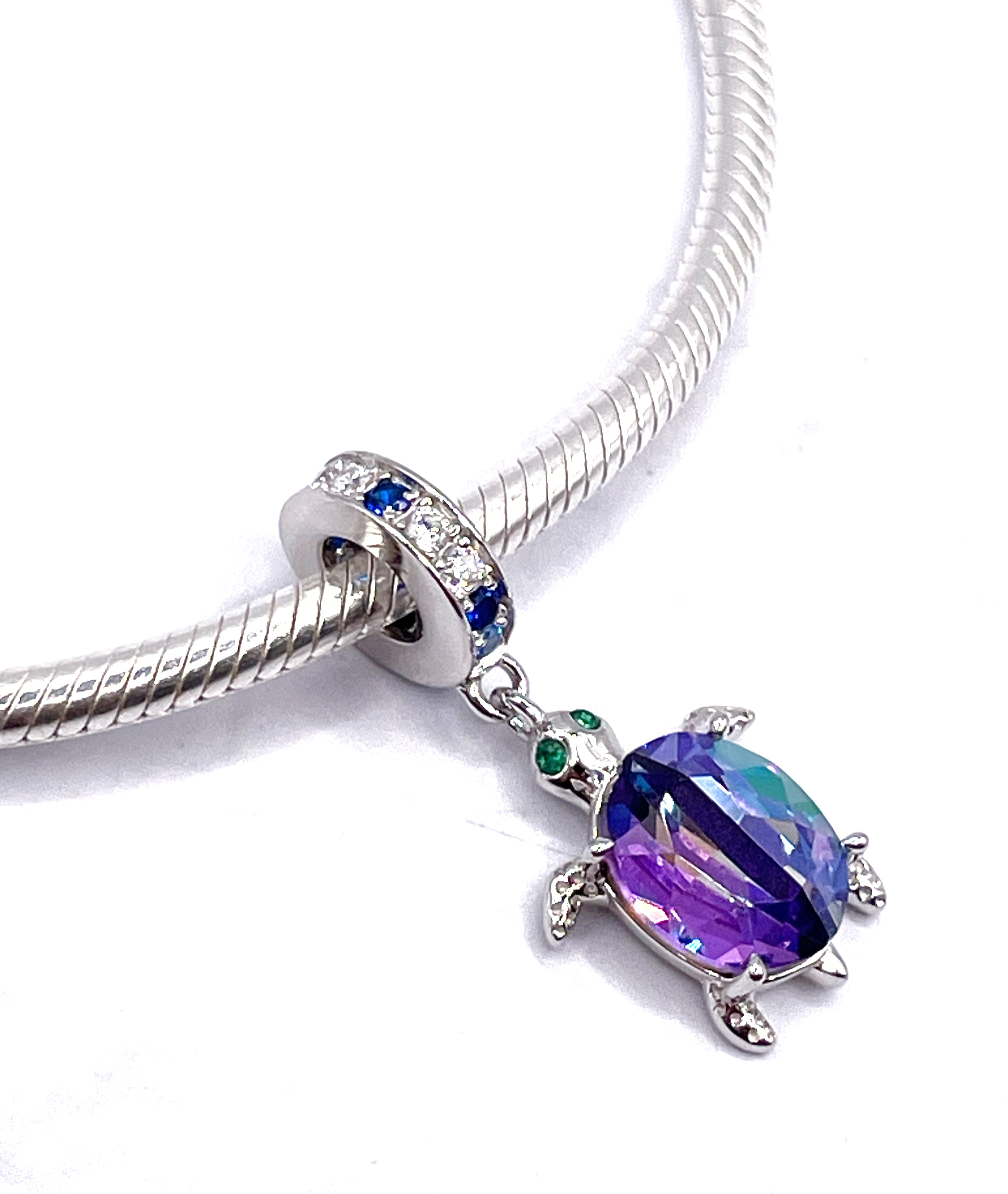 Charm Tortuga violeta tornasolada