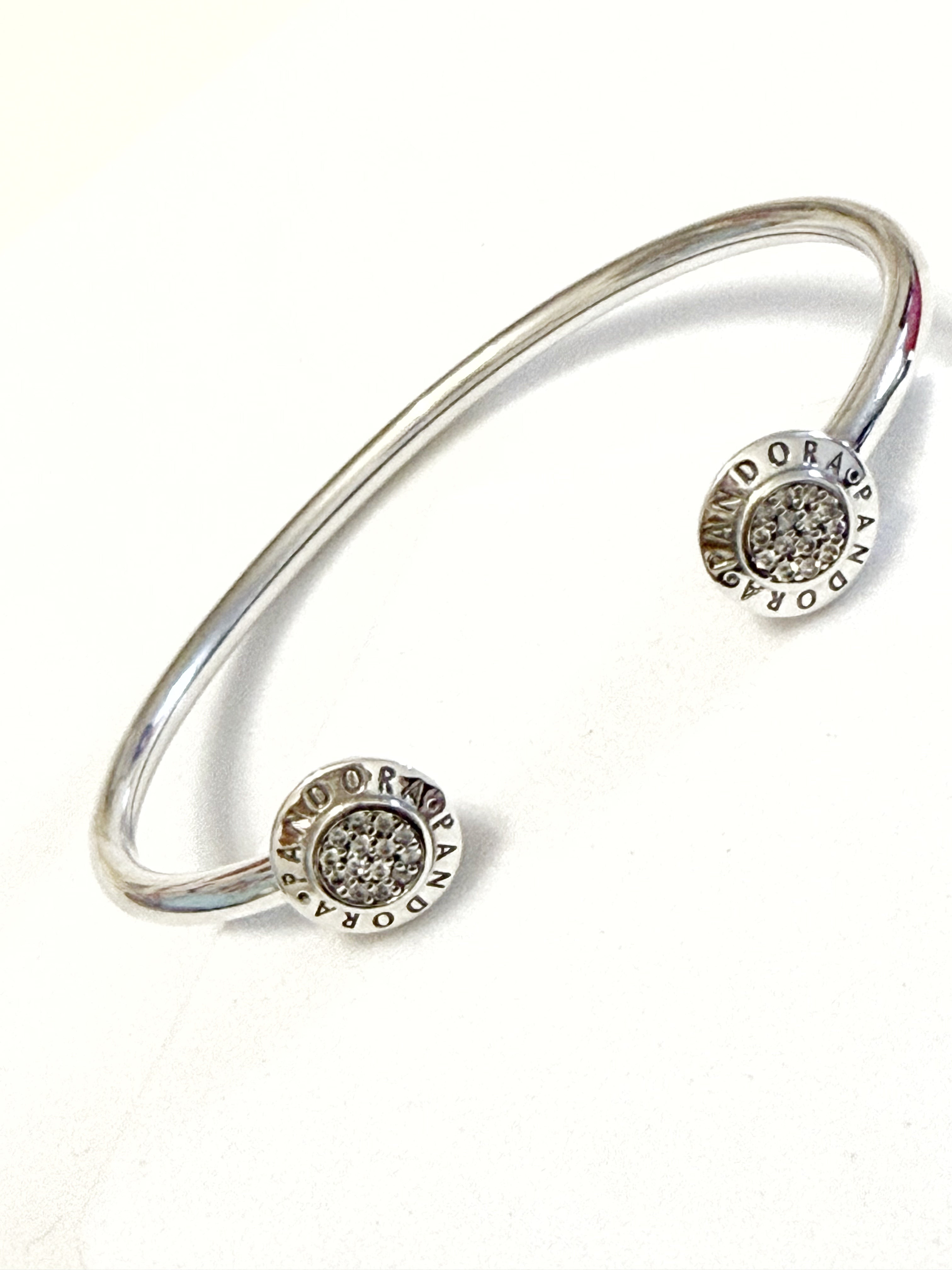 Pulsera rígida abierta círculos