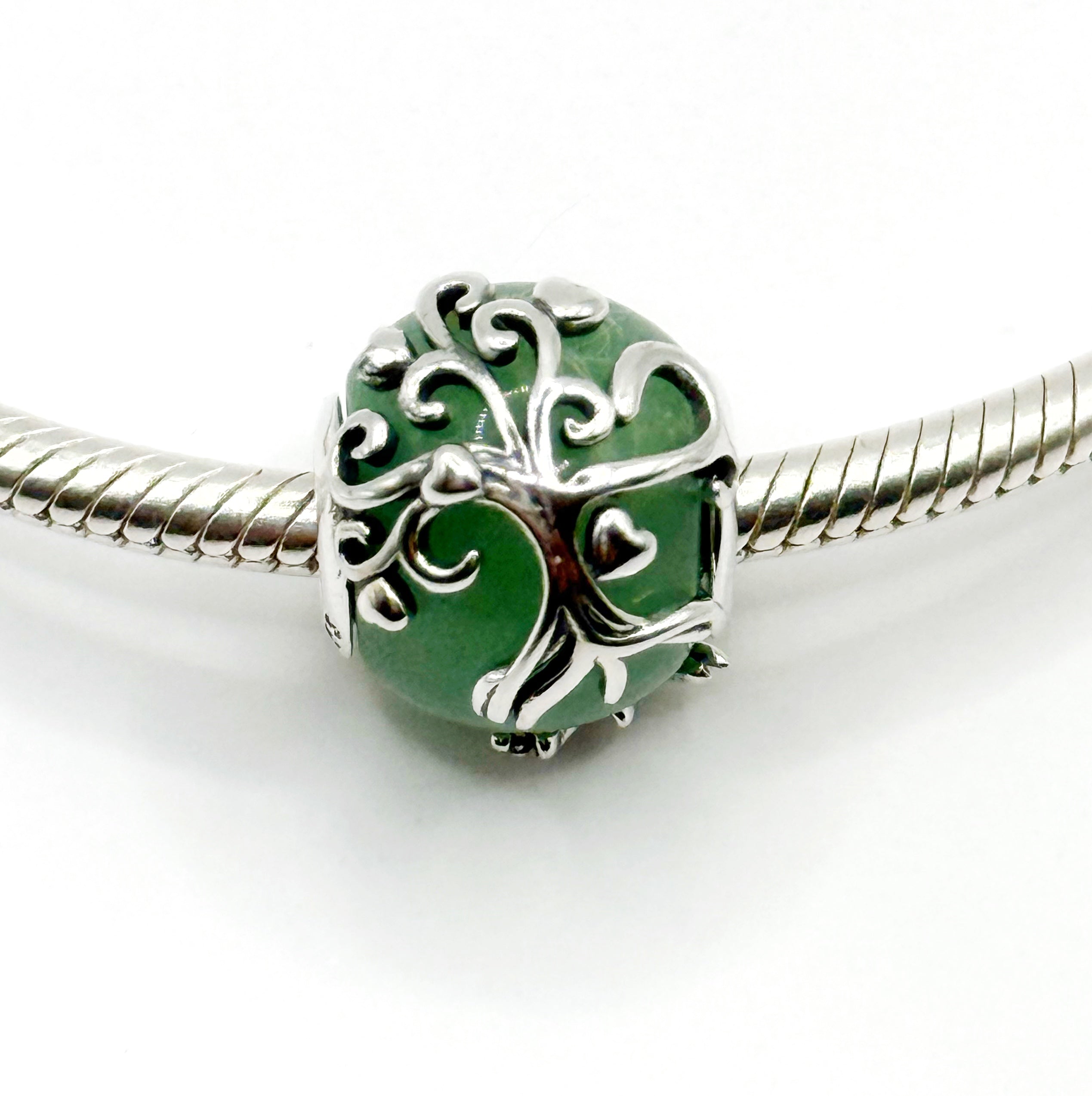 Charm Bolita verde con árbol de la vida