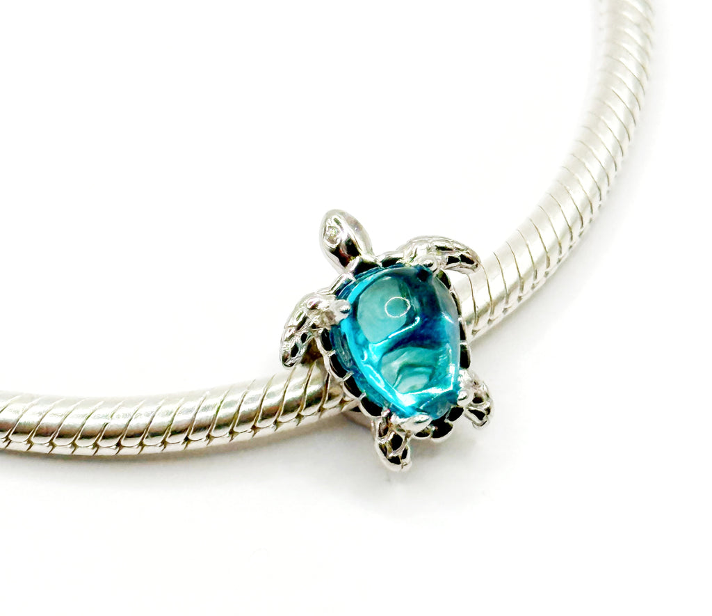 Charm Tortuga con piedra turquesa