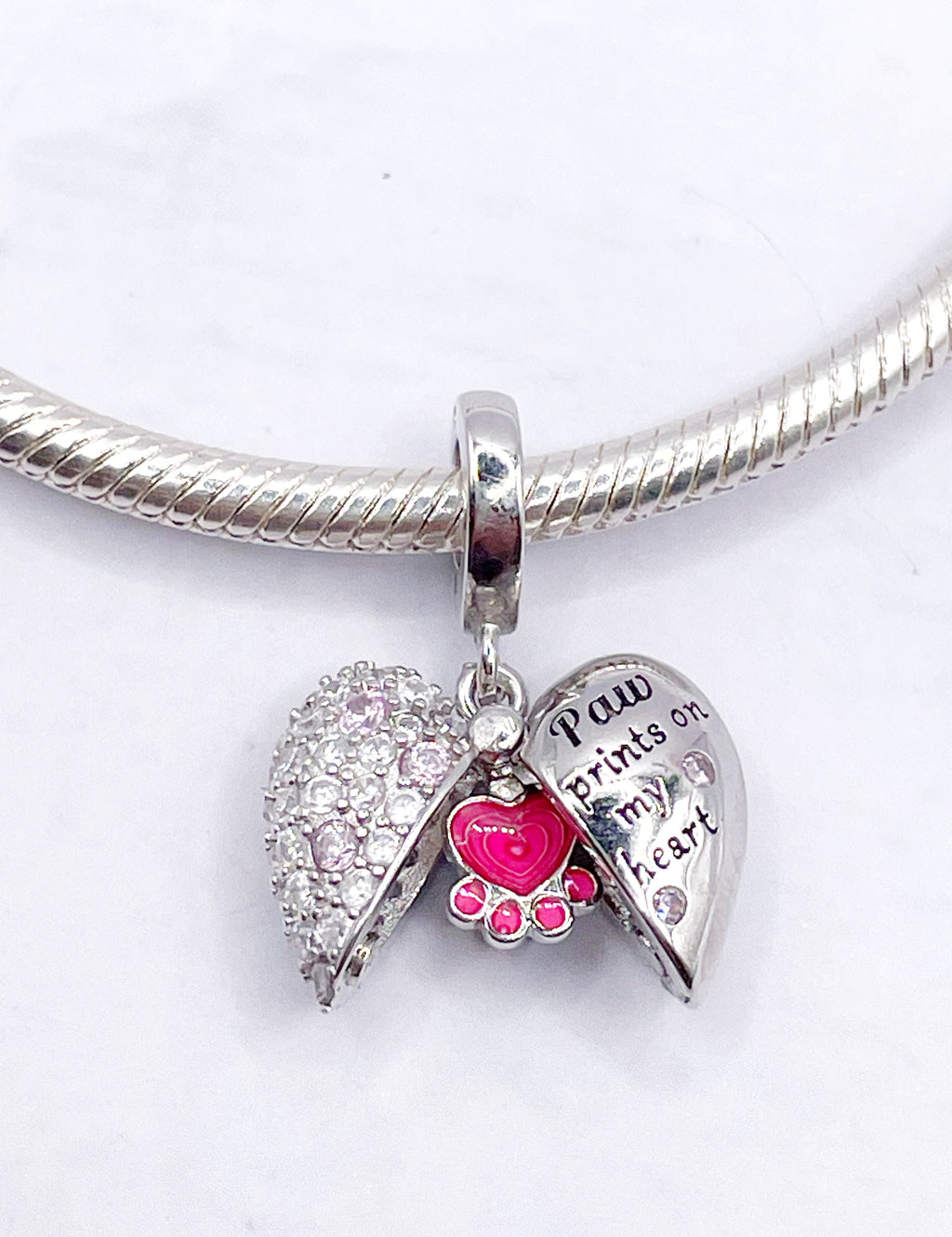 Charm Corazón imantado con huella fucsia dentro