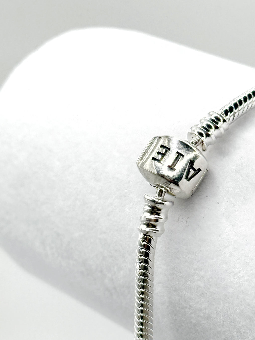 Pulsera flexible broche barril AIE