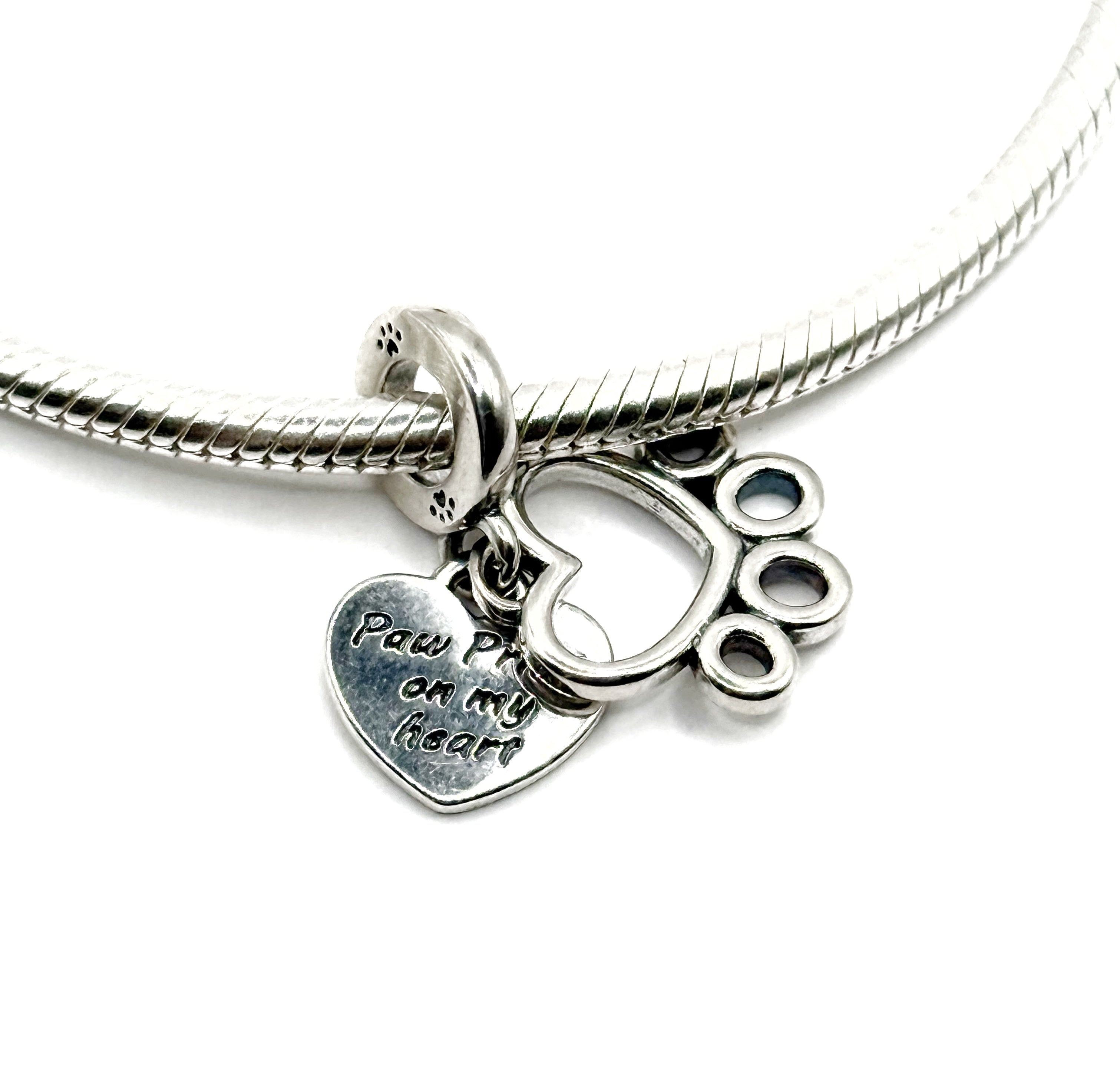 Charm Medalla de huella “Huellas de patas en mi corazón”