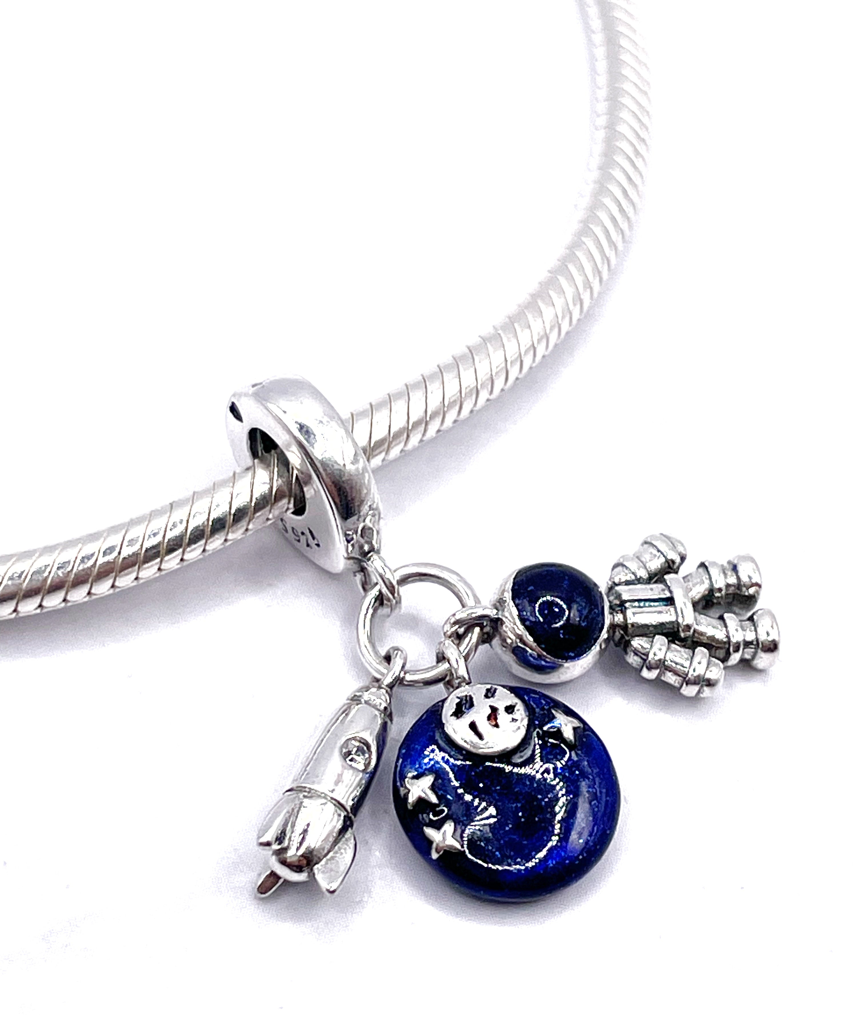 Astronauta, cohete y universo