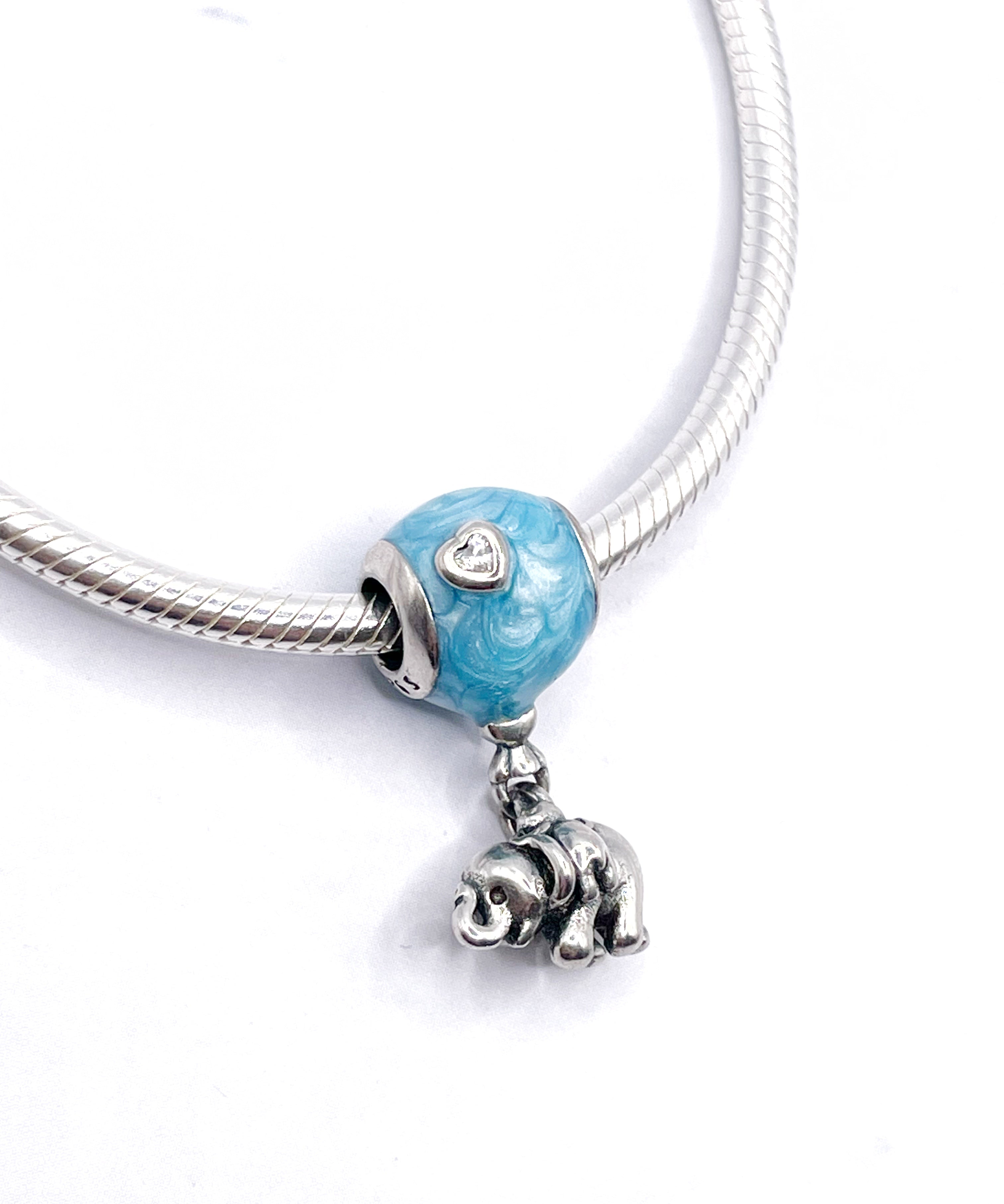 Charm Globo celeste y elefantito colgante