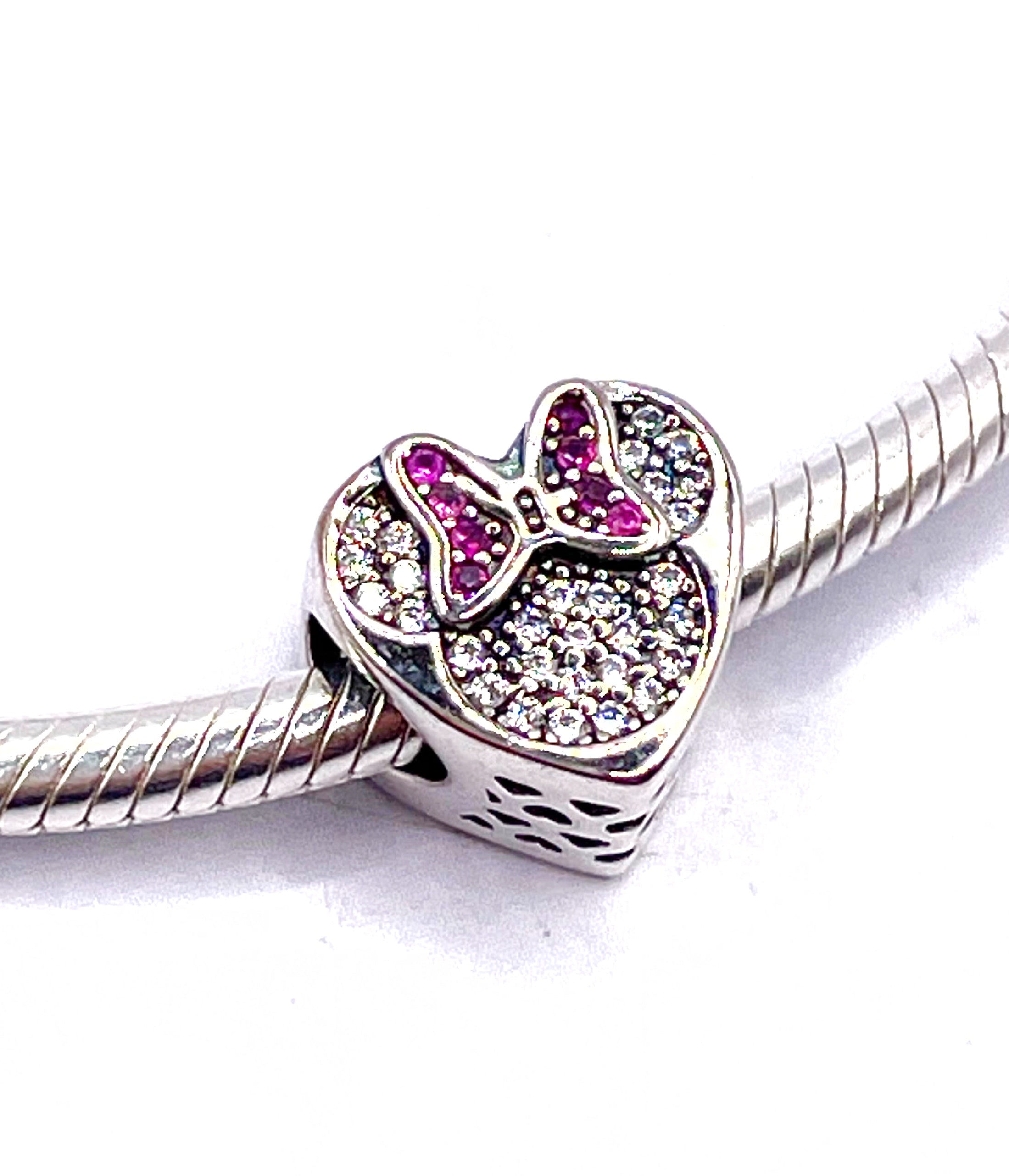 Charm Corazón Minnie cabeza en circonias y moño fucsia