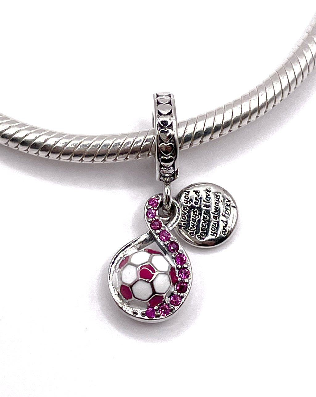 Charm Infinito de circonias fucsias y pelota de fútbol con medalla