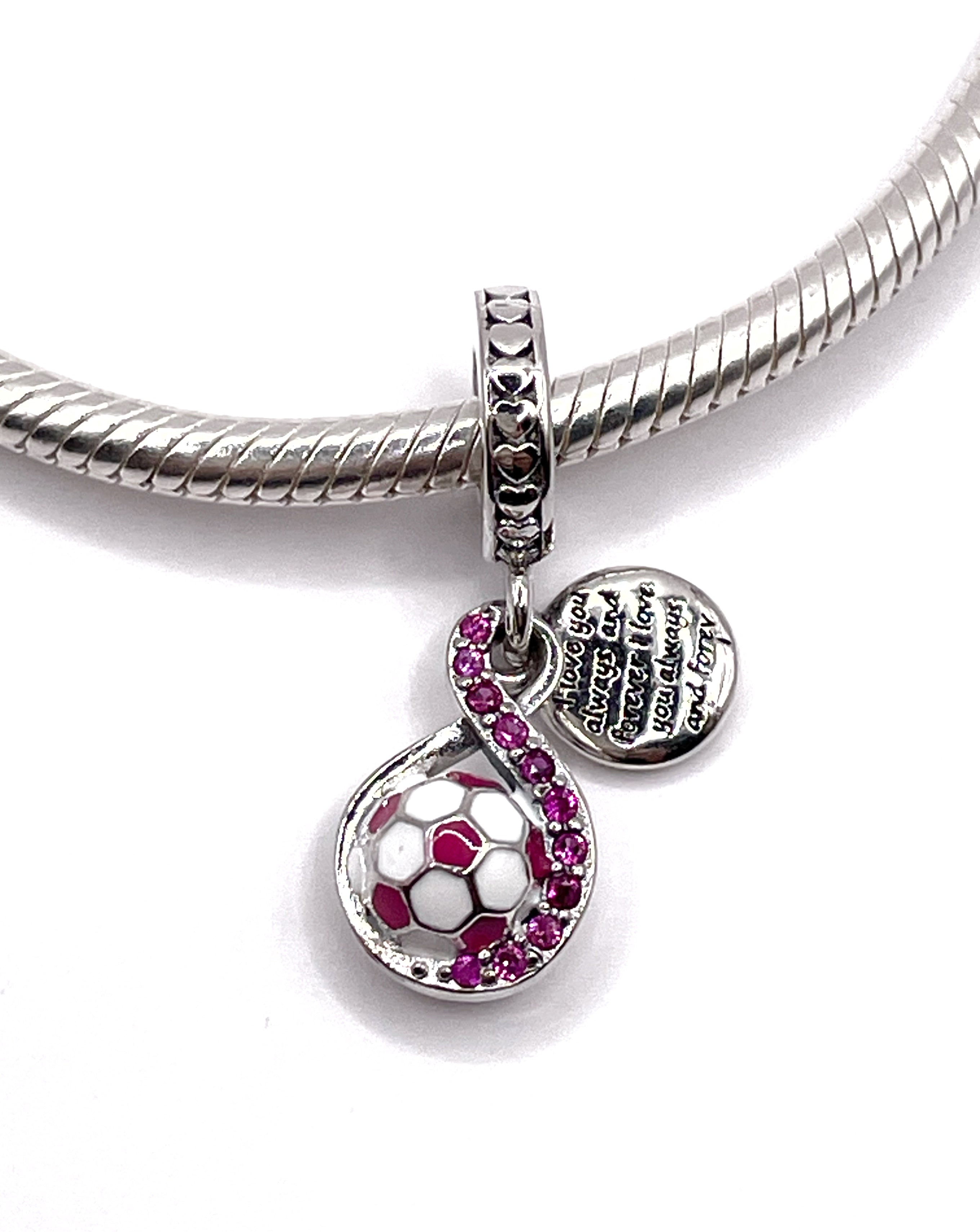 Charm Infinito de circonias fucsias y pelota de fútbol con medalla
