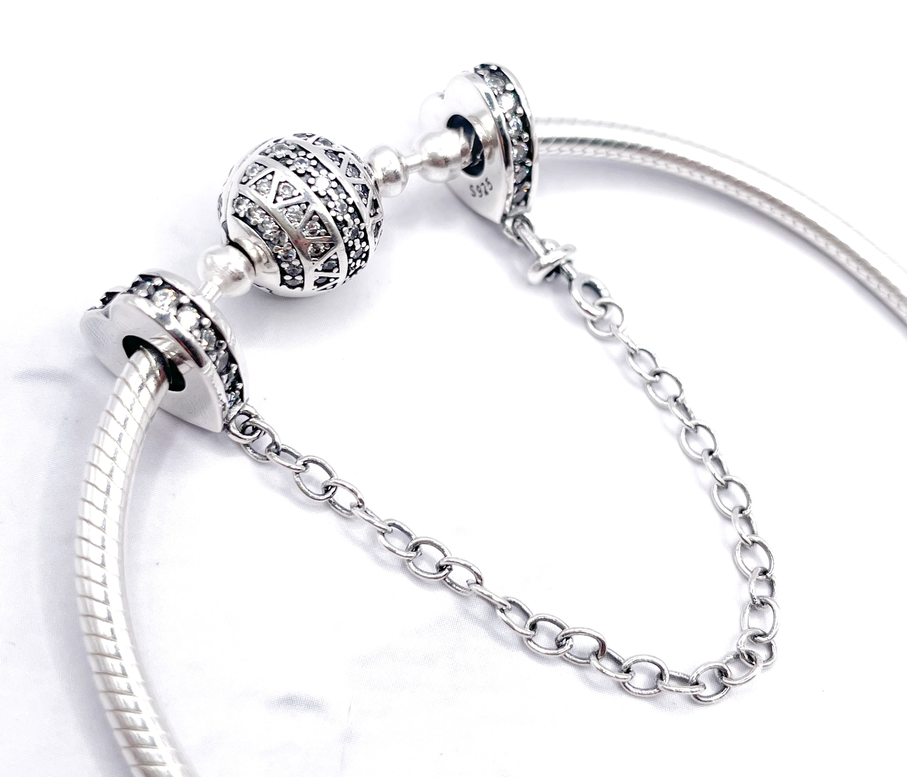 Cadena de seguridad con pasantes en forma de corazón