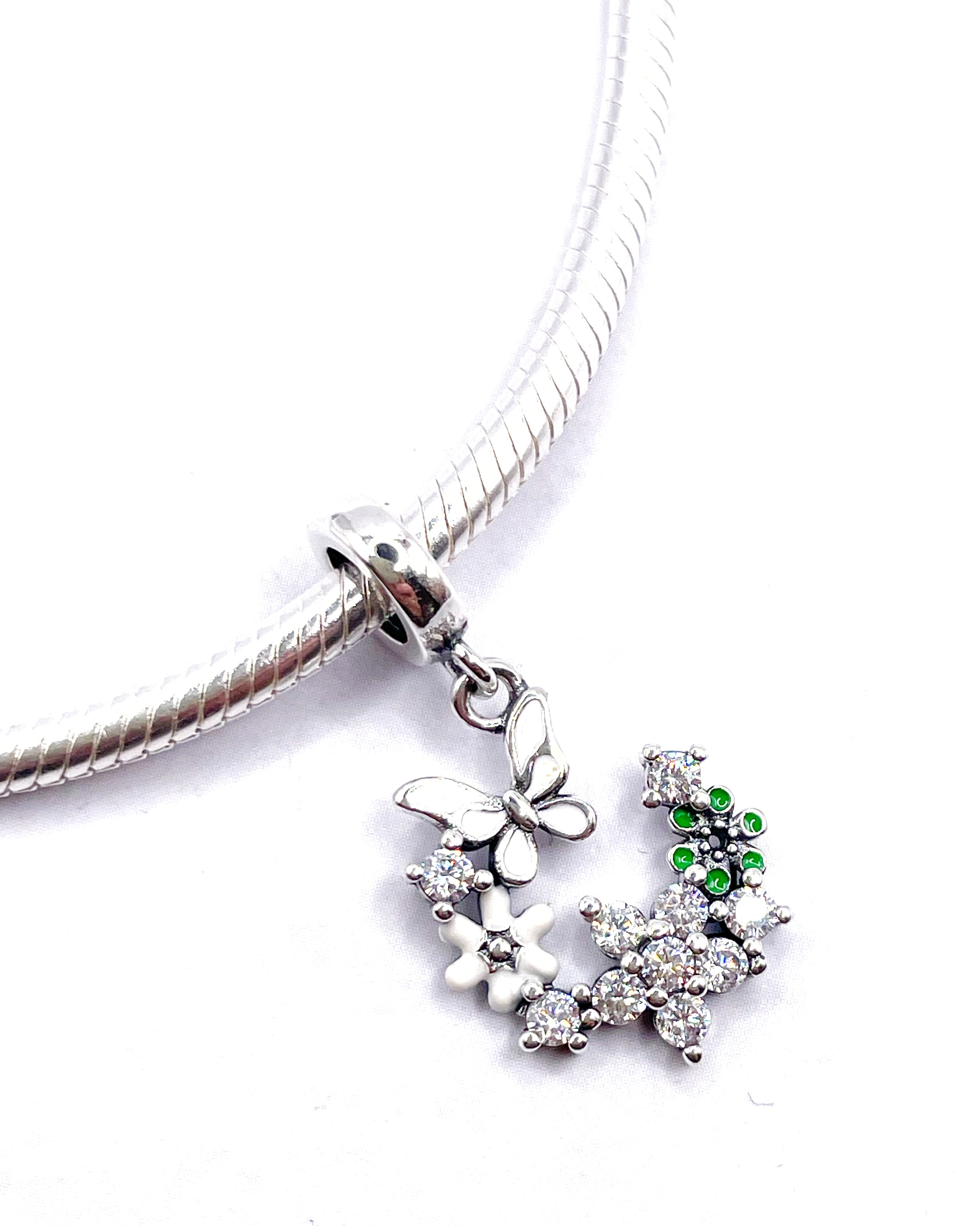 Charm Flores y mariposa