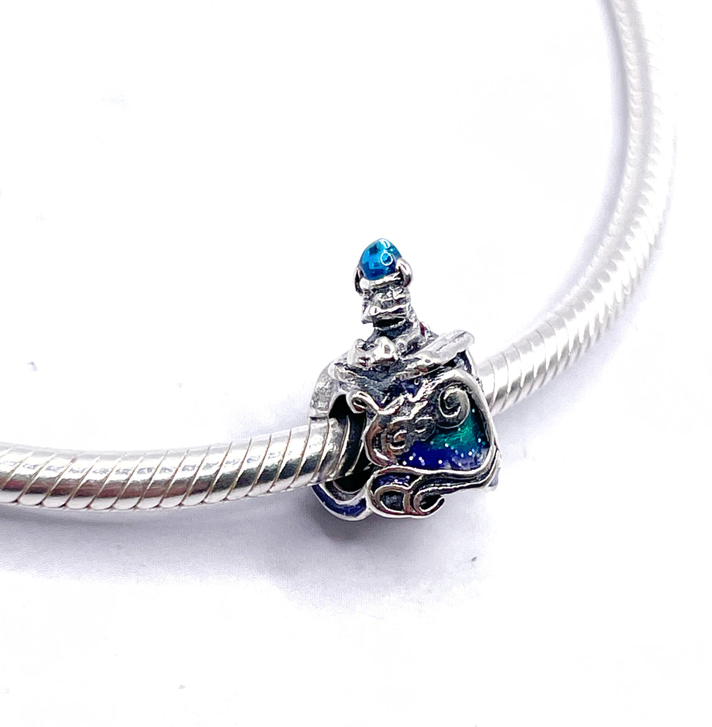 Charm Mickey hechicero y libro