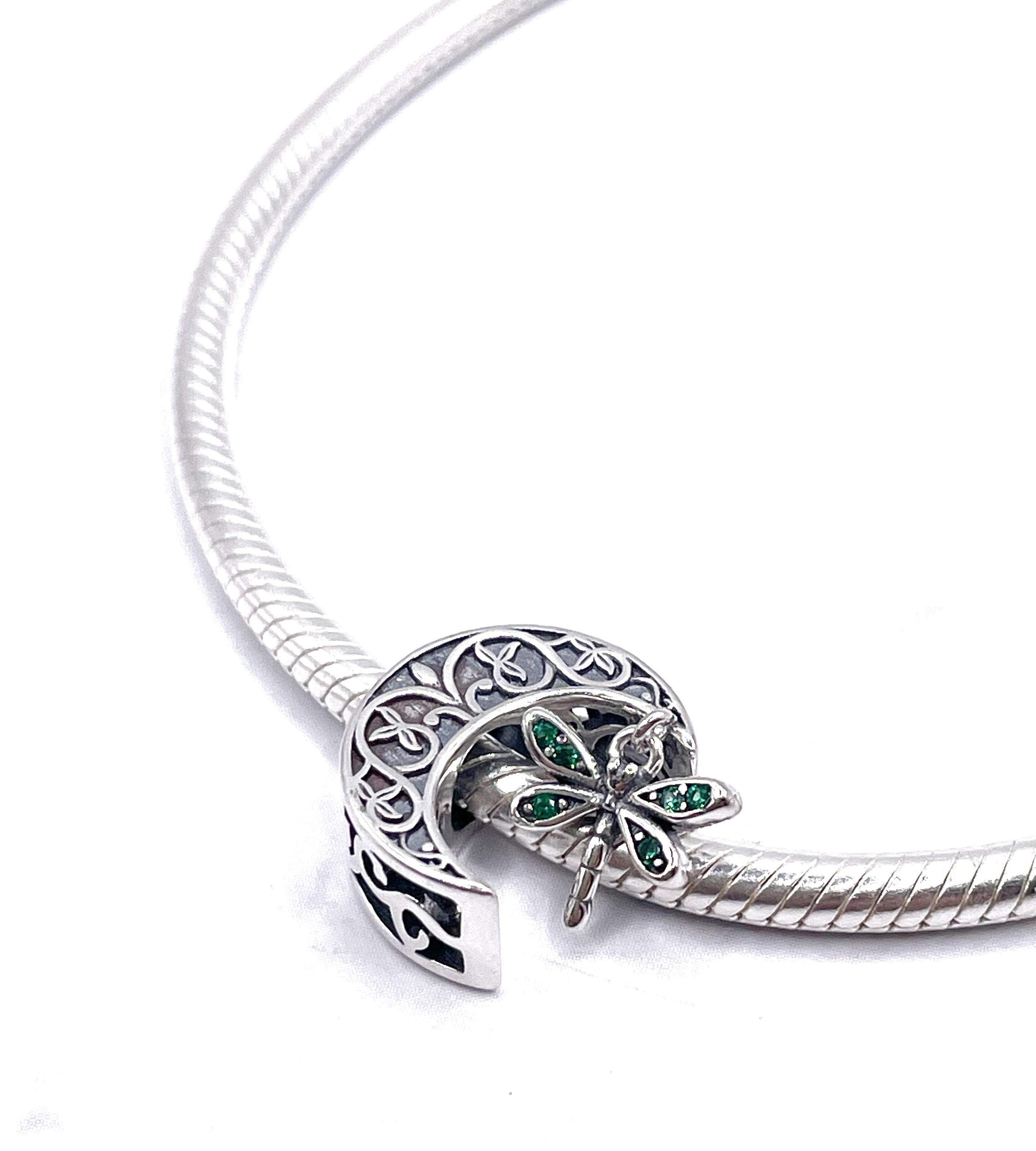 Charm Luna con libélula