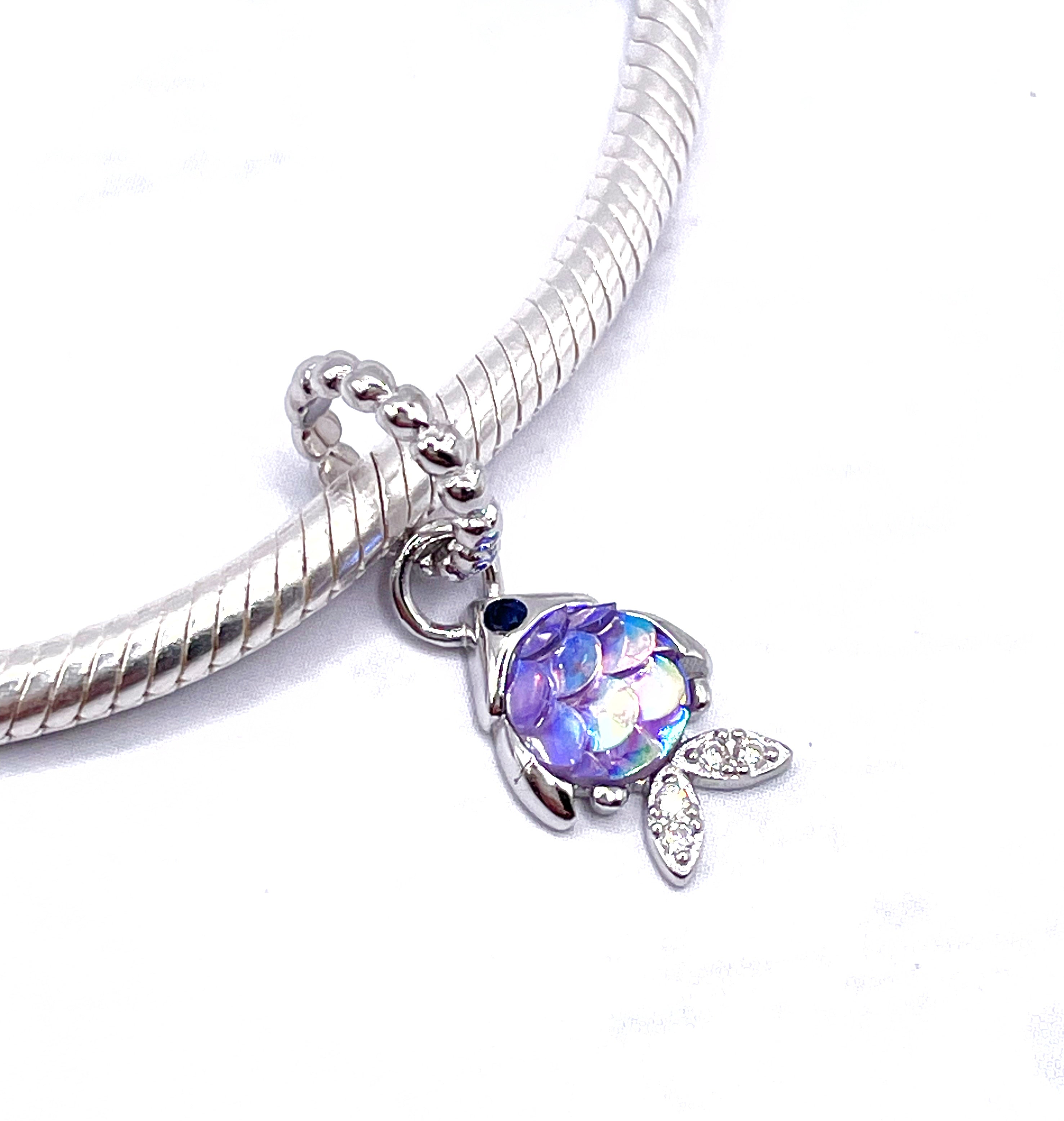 Charm Pez tornasolado