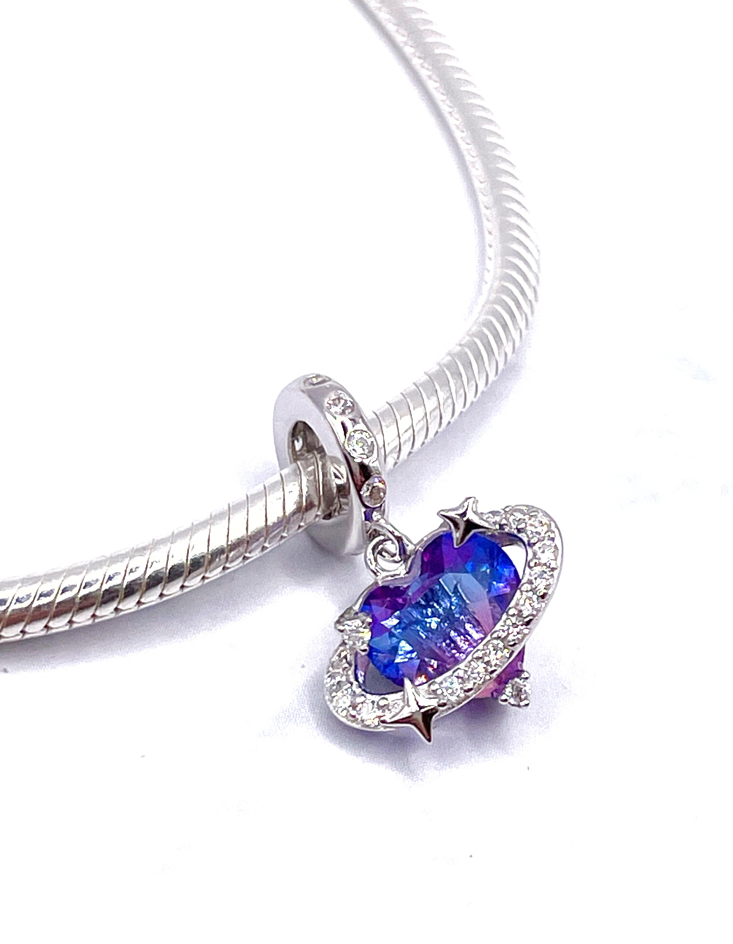 Charm Corazón tornasolado con anillo y estrellas