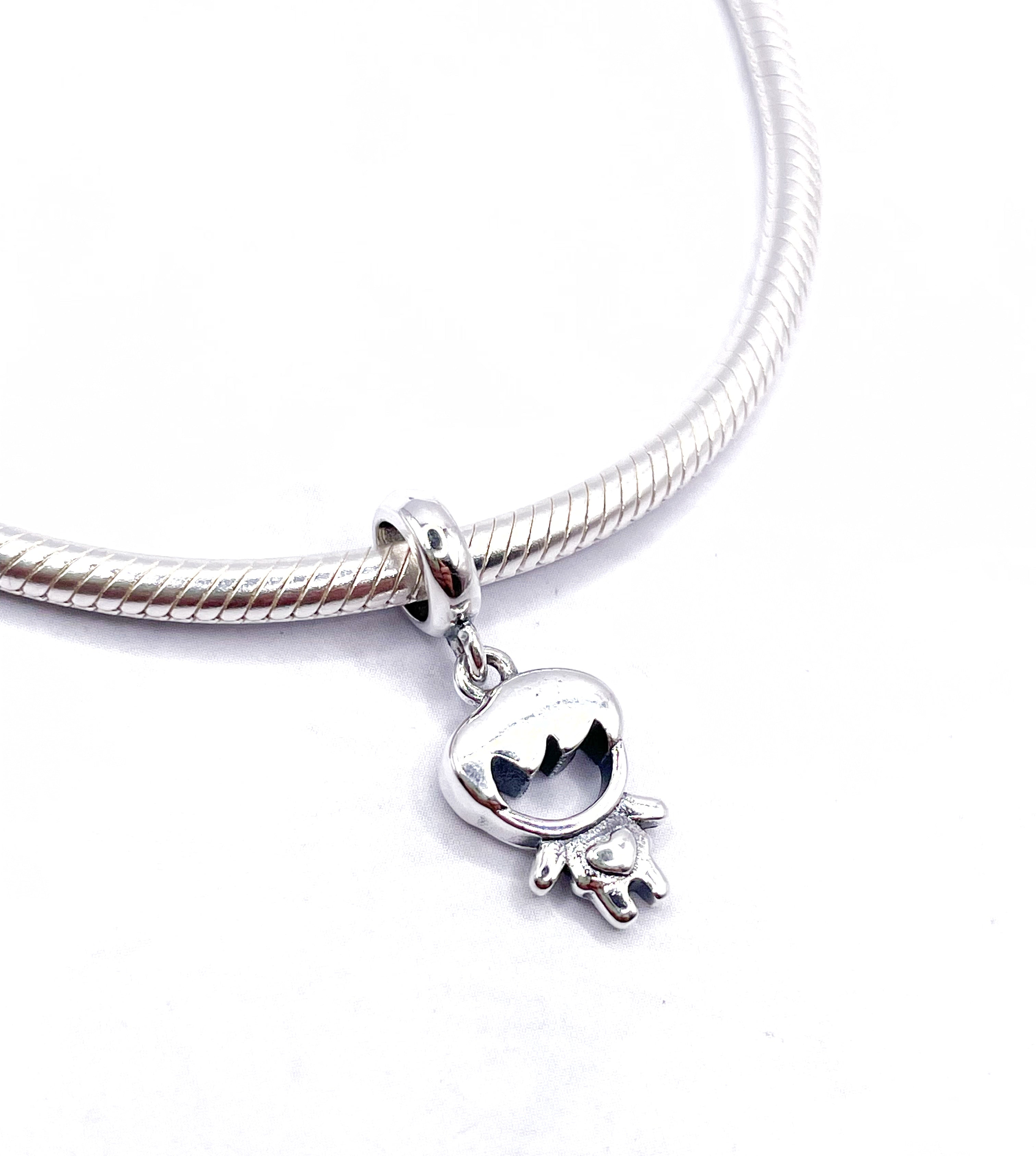 Charm Niño colgante liso