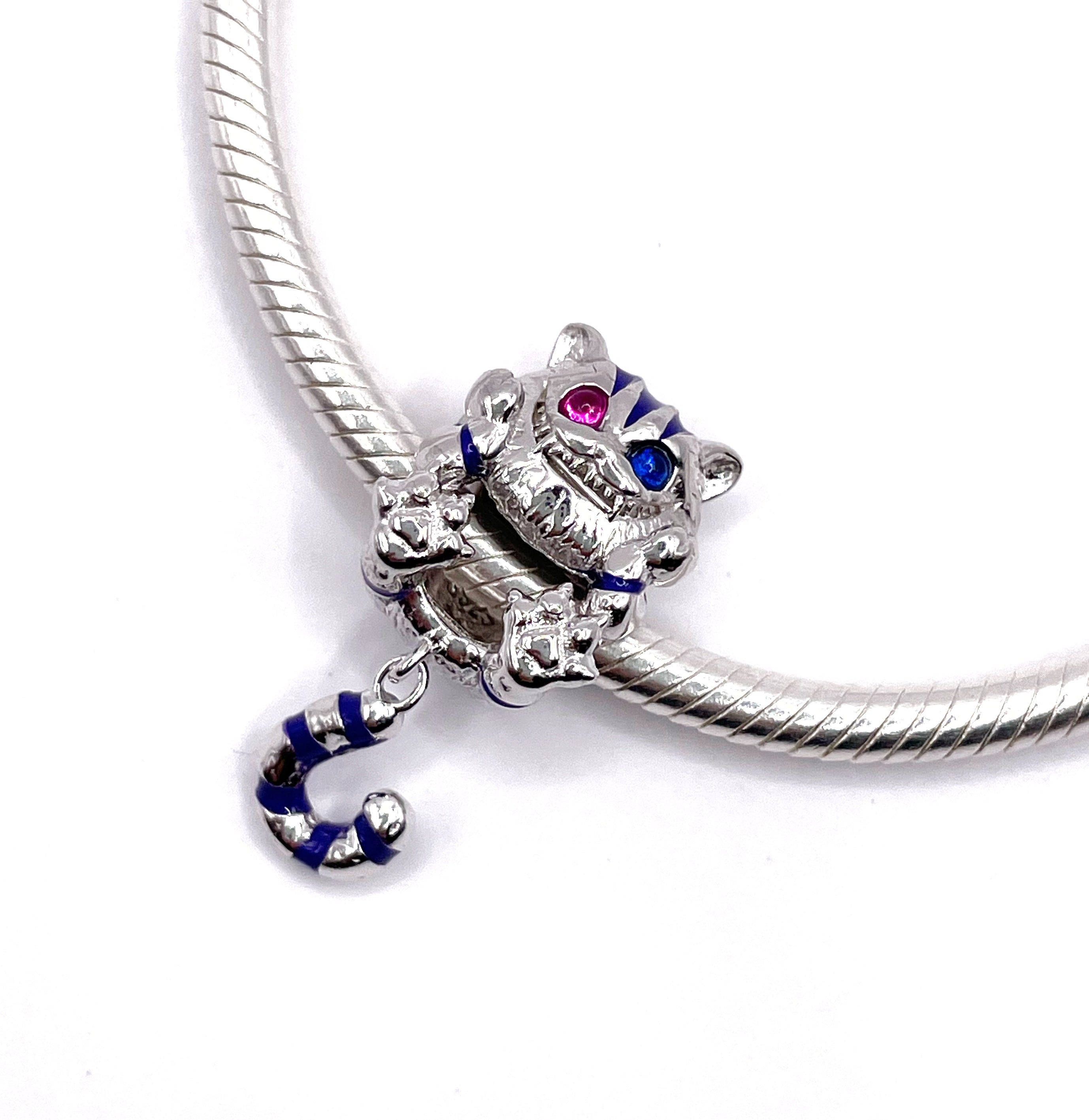 Charm Gato de Cheshire (Alicia) con cola colgante