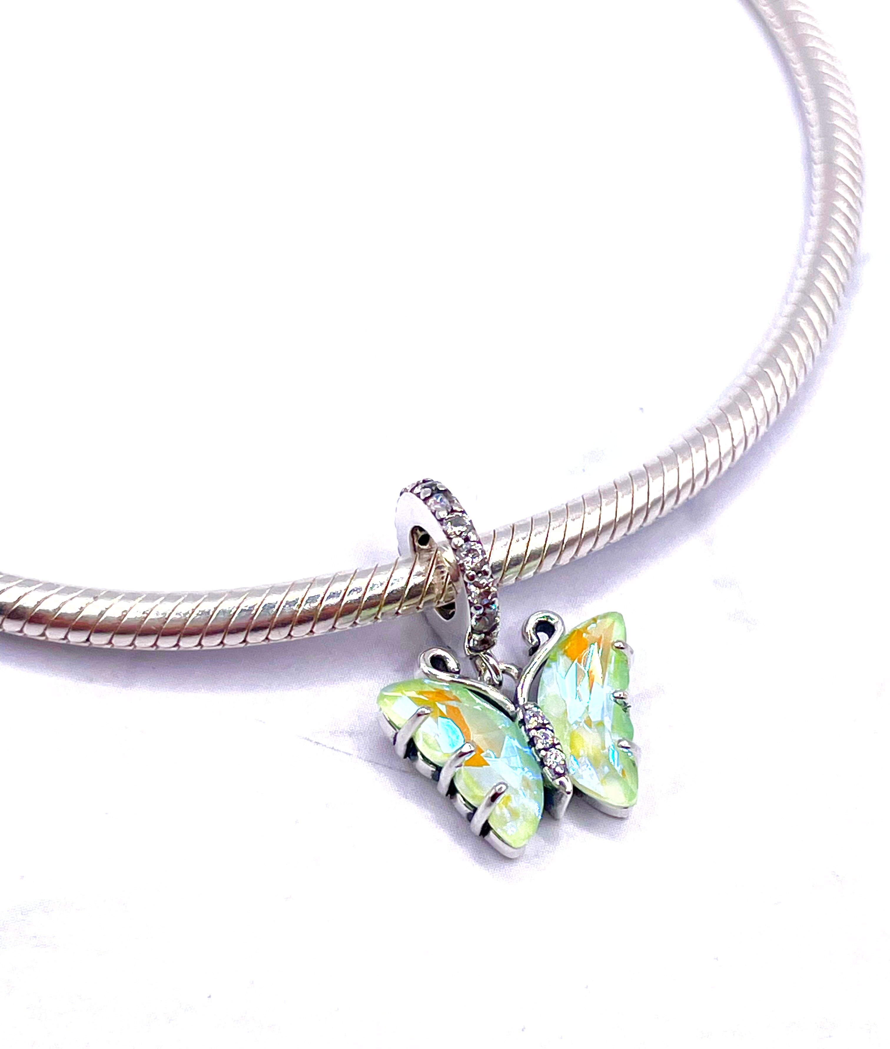 Charm Mariposa verde tornasolada