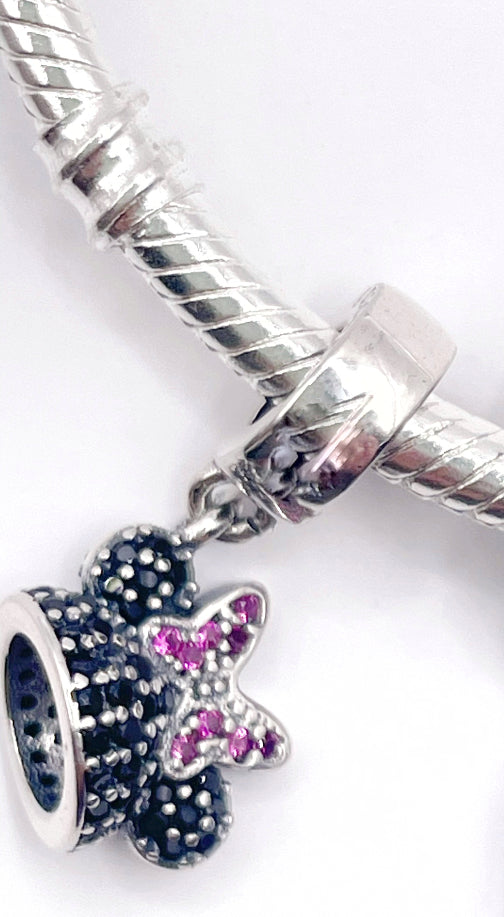 Charm Gorro Minnie circonias negras y fucsias