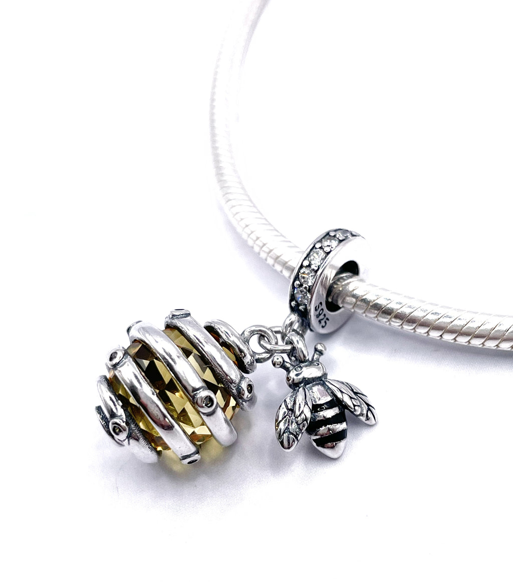 Charm Abeja con colmena
