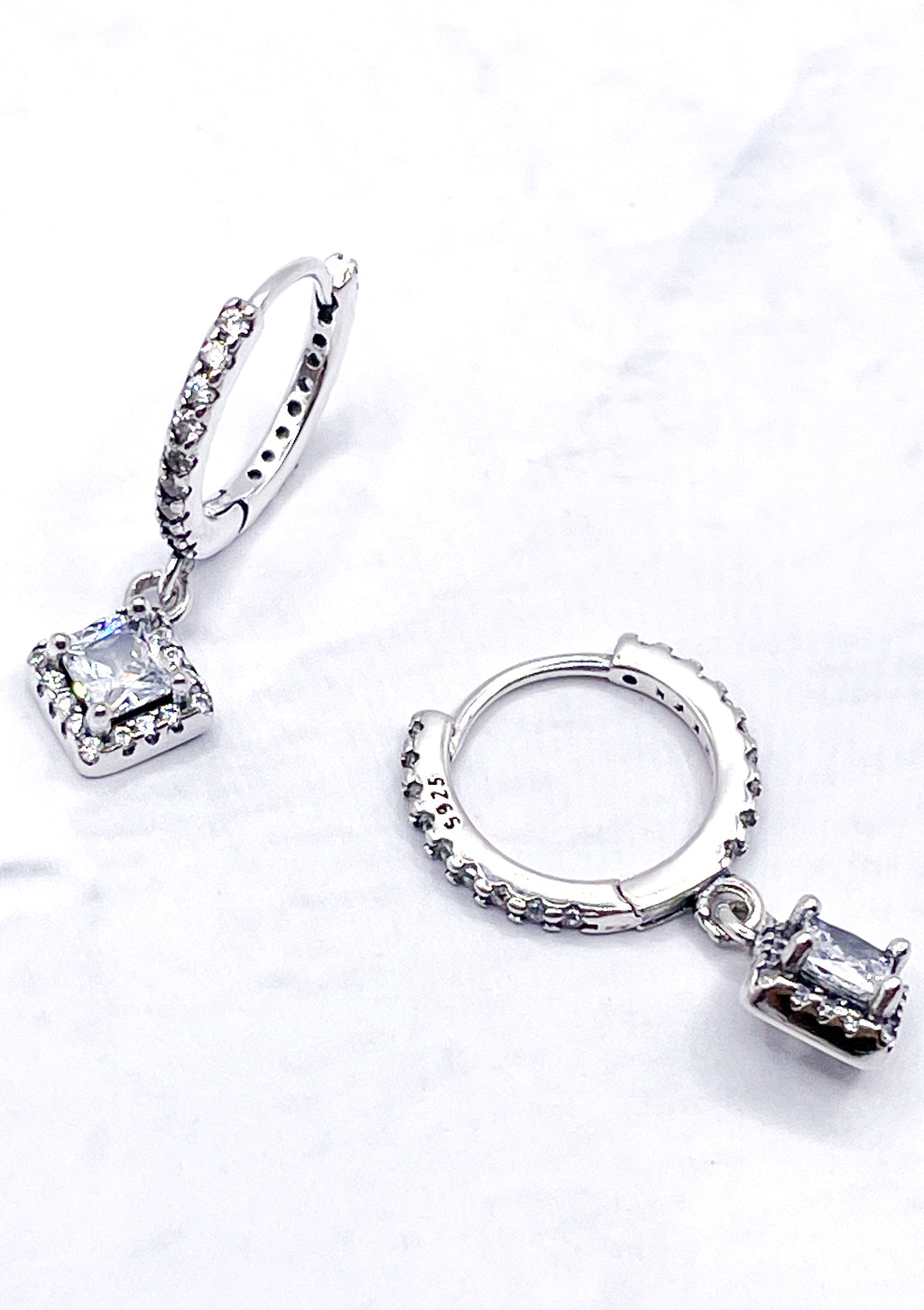 Aritos de rombo blanco en circonias