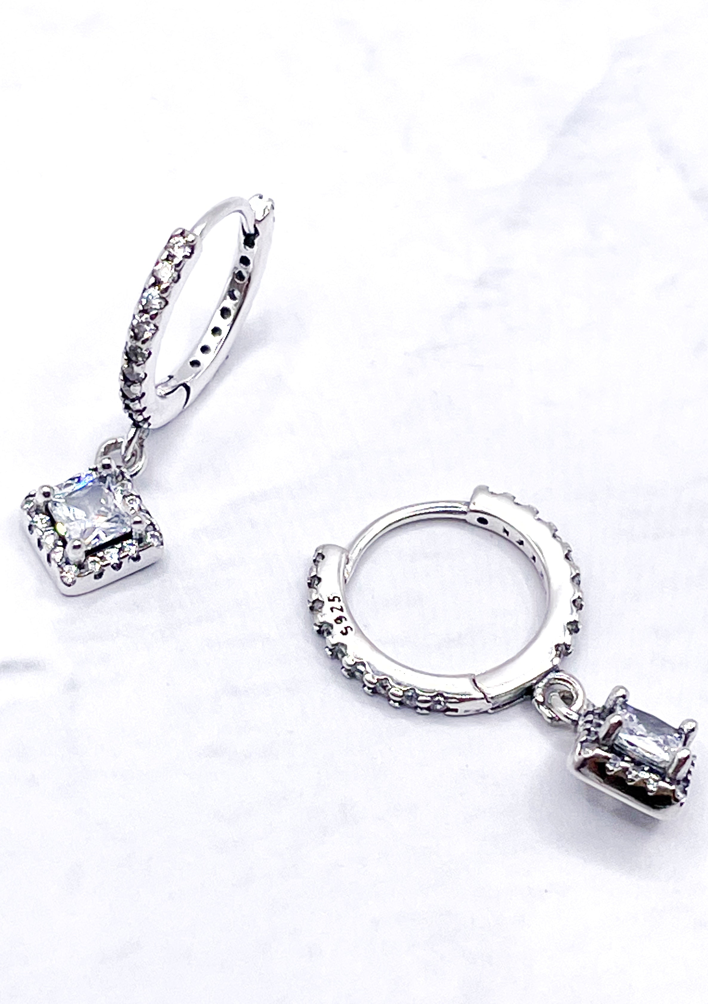 Aritos de rombo blanco en circonias