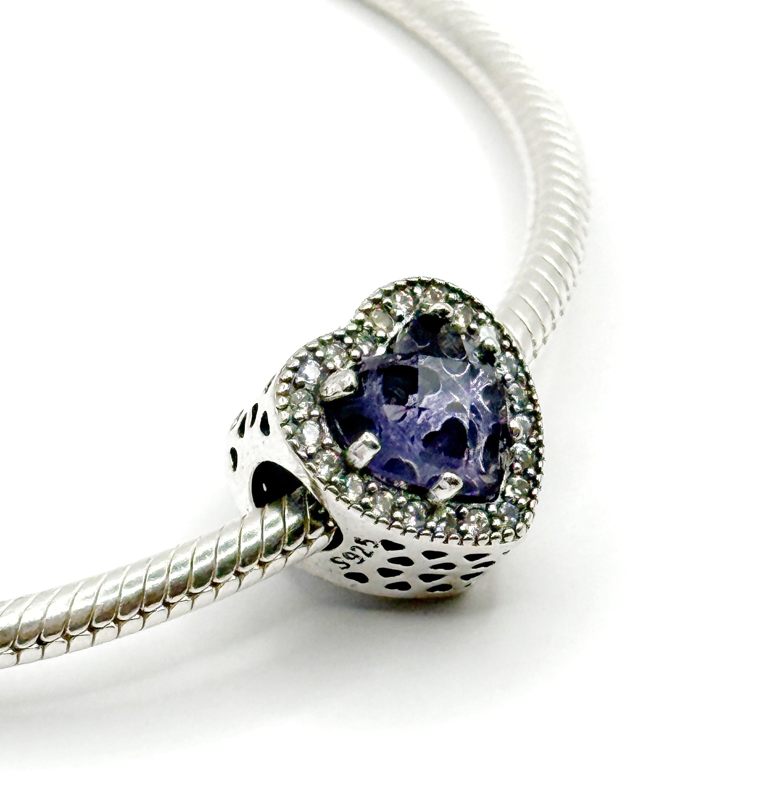 Charm Corazón violeta en circonias