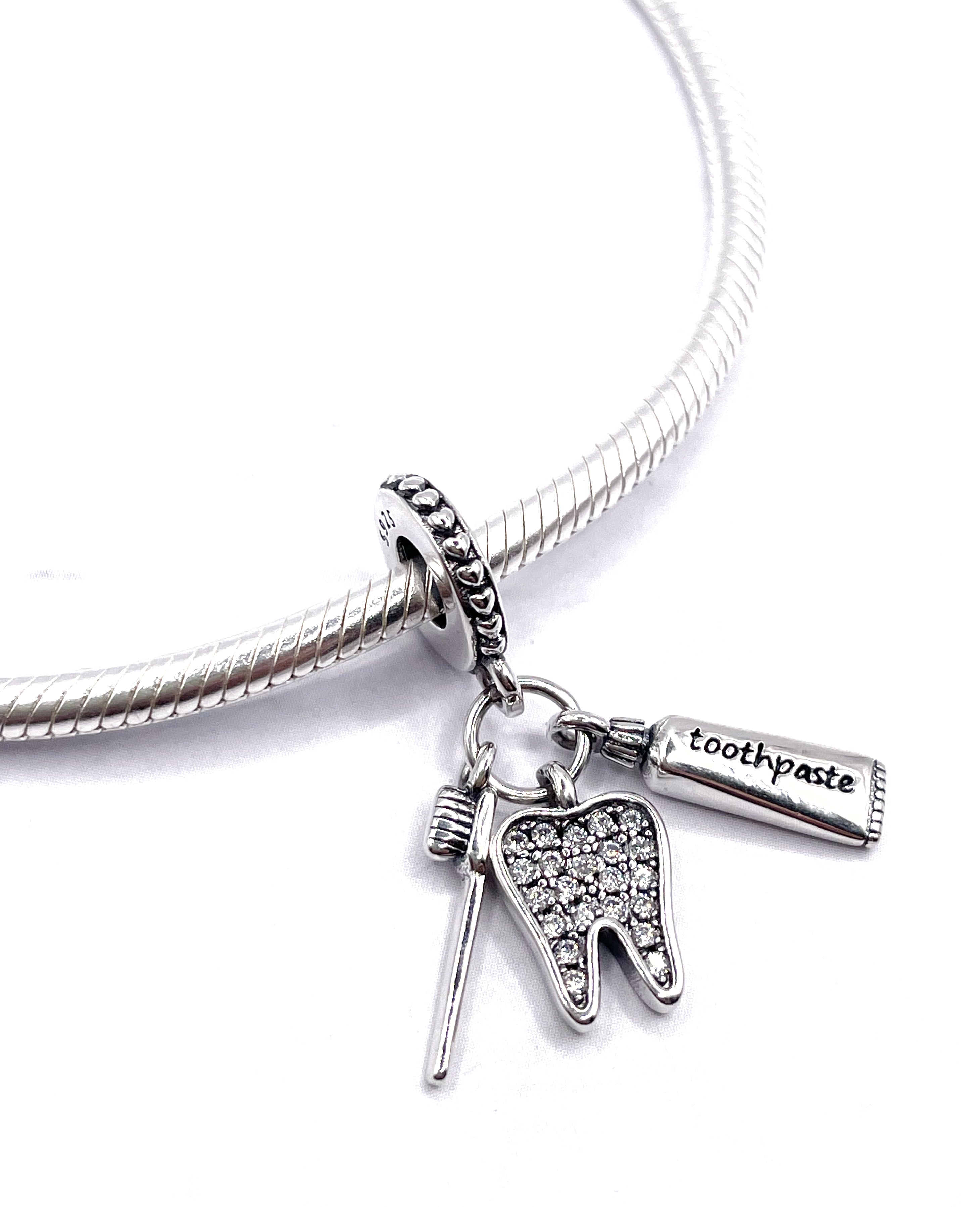 Charm Muela de circonias, cepillo y pasta de dientes